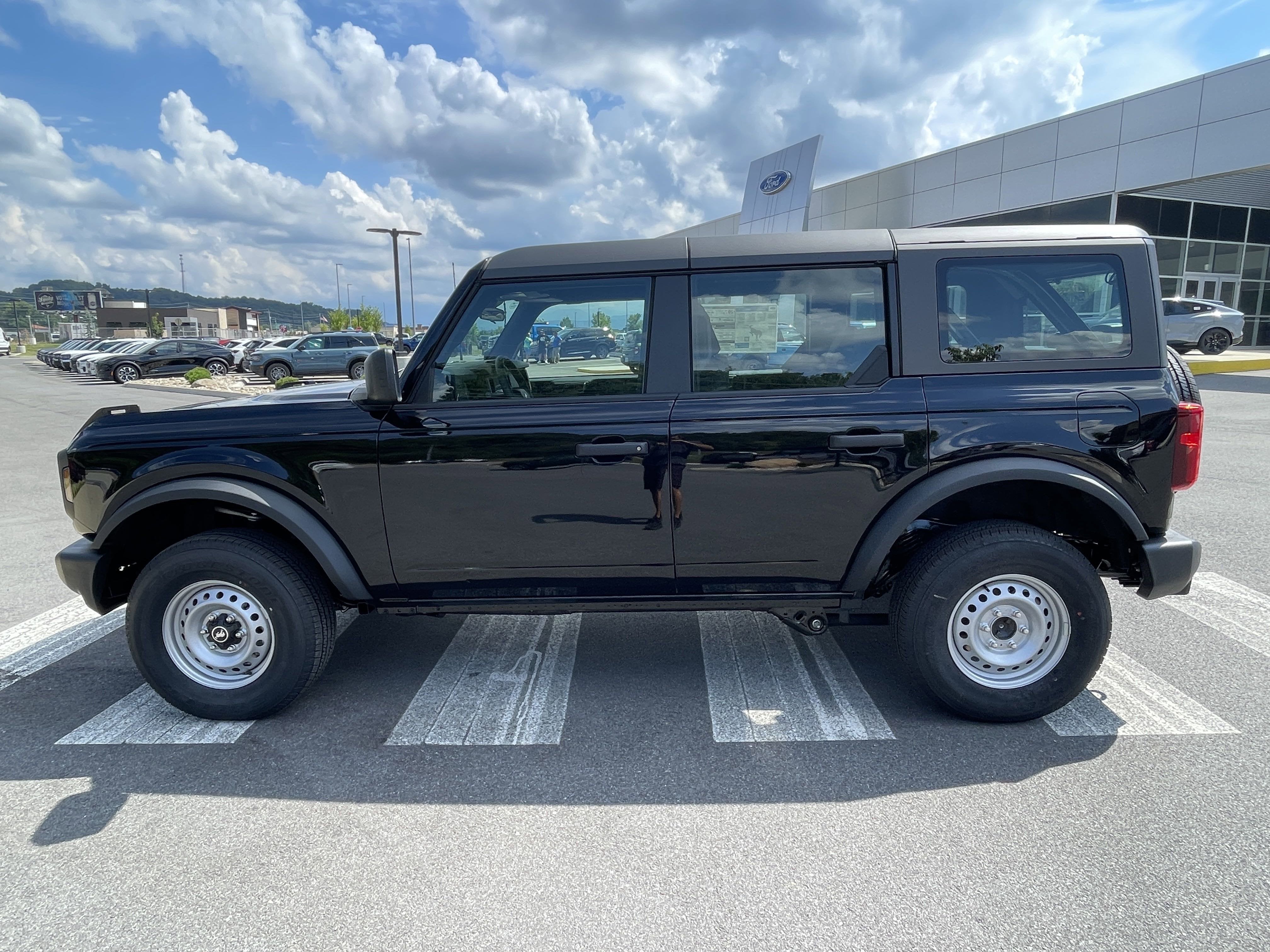 2025 Ford Bronco Base