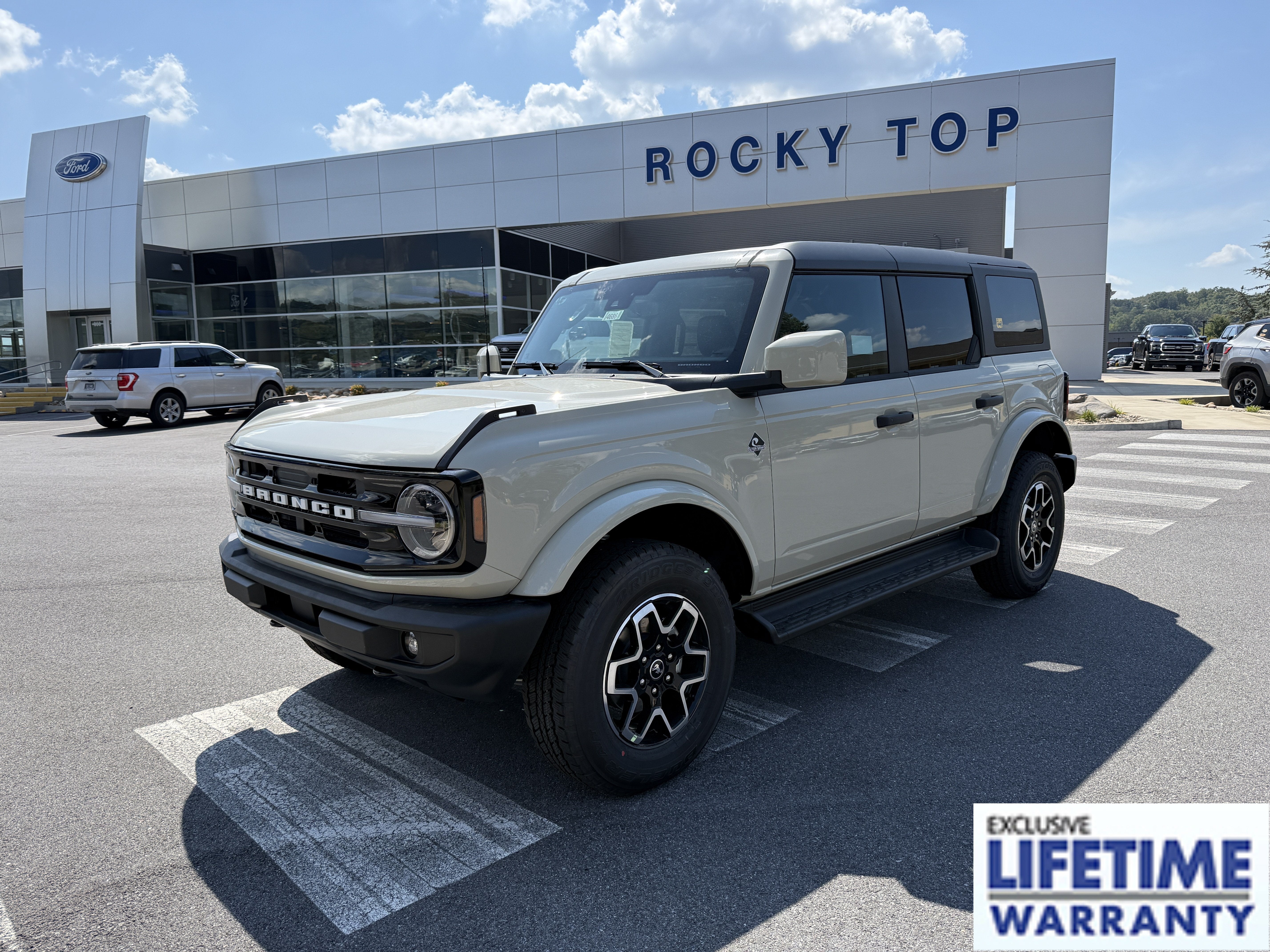 2026 Ford Bronco Outer Banks
