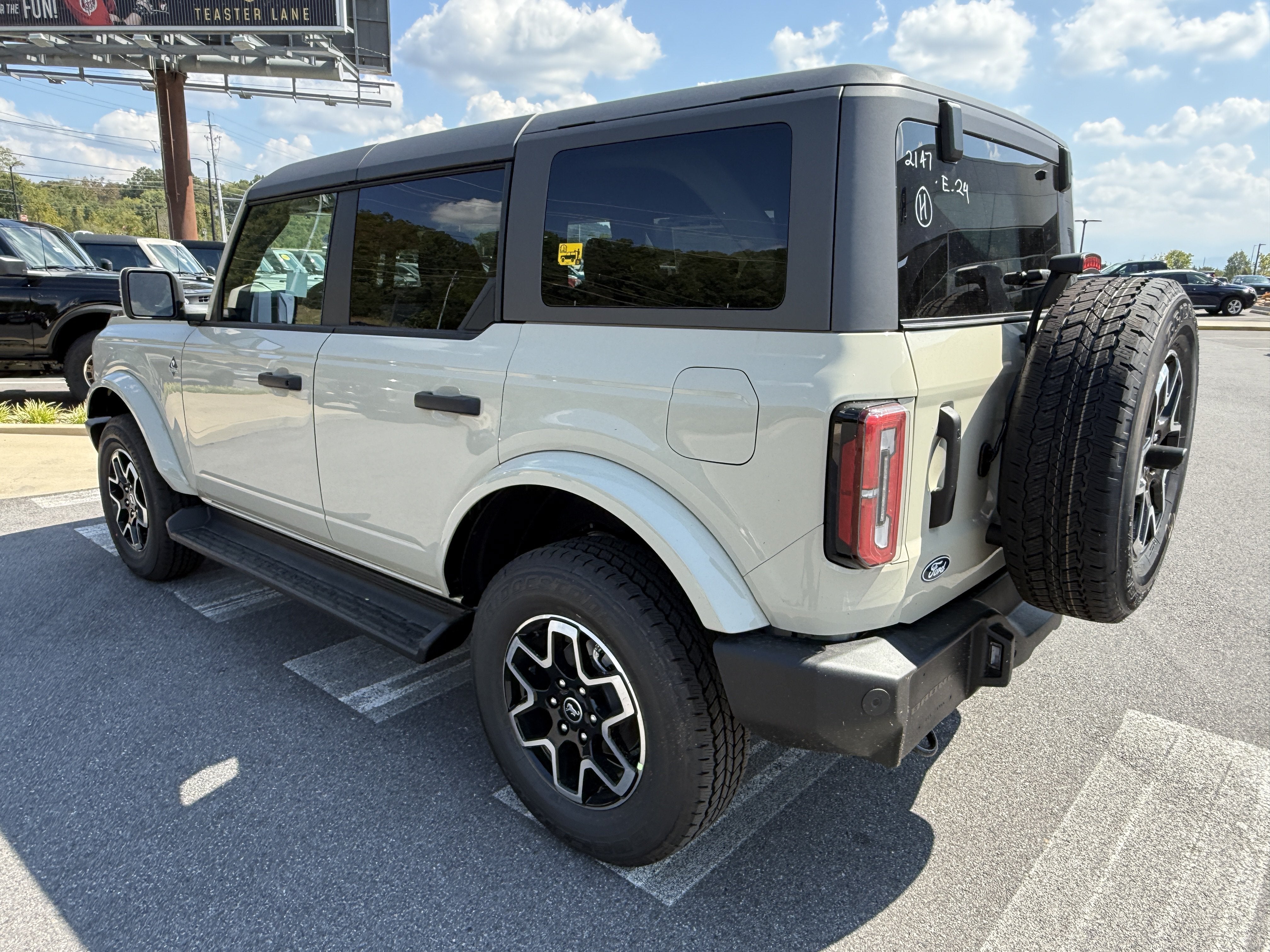 2026 Ford Bronco Outer Banks