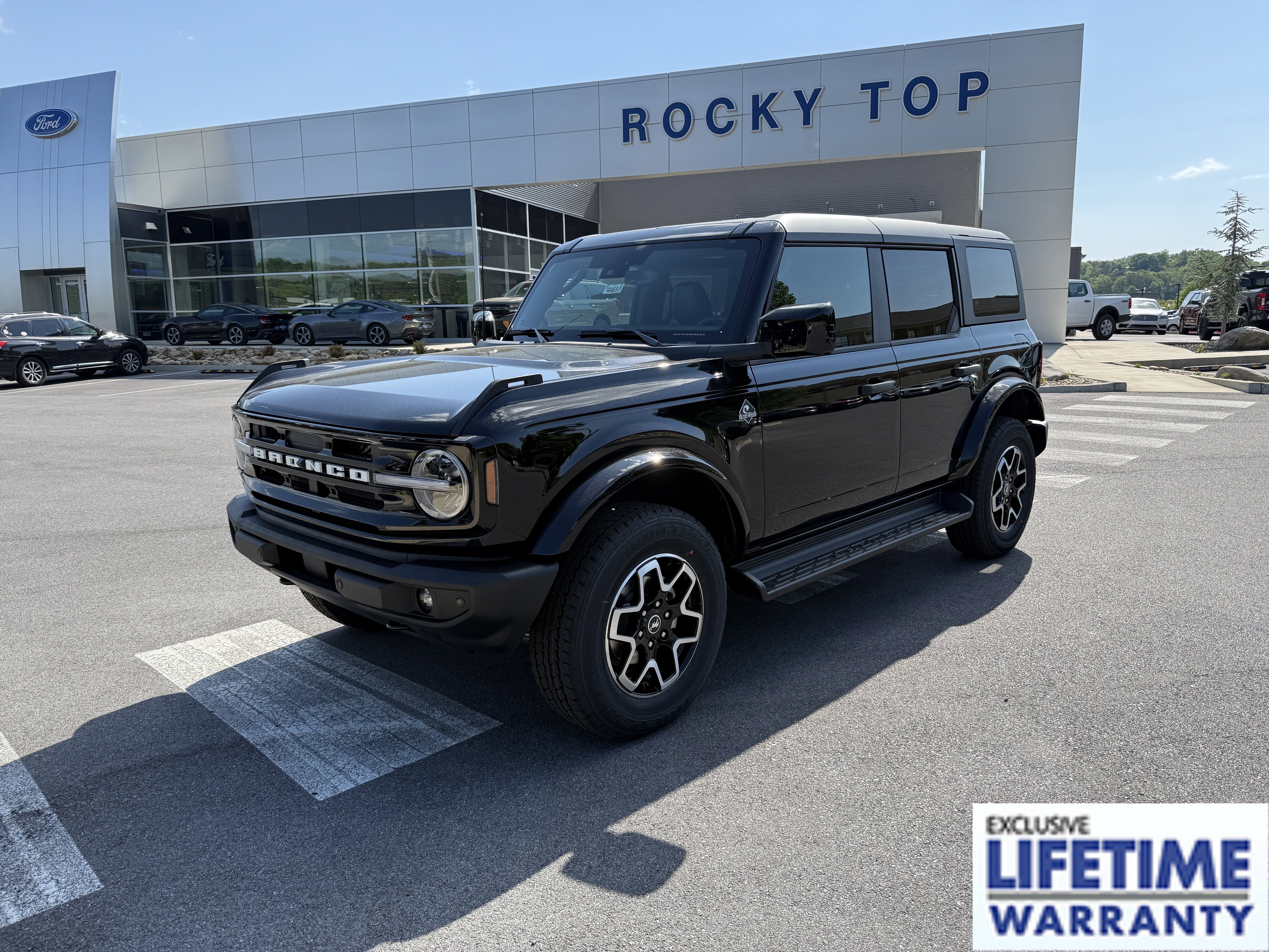 2026 Ford Bronco Outer Banks