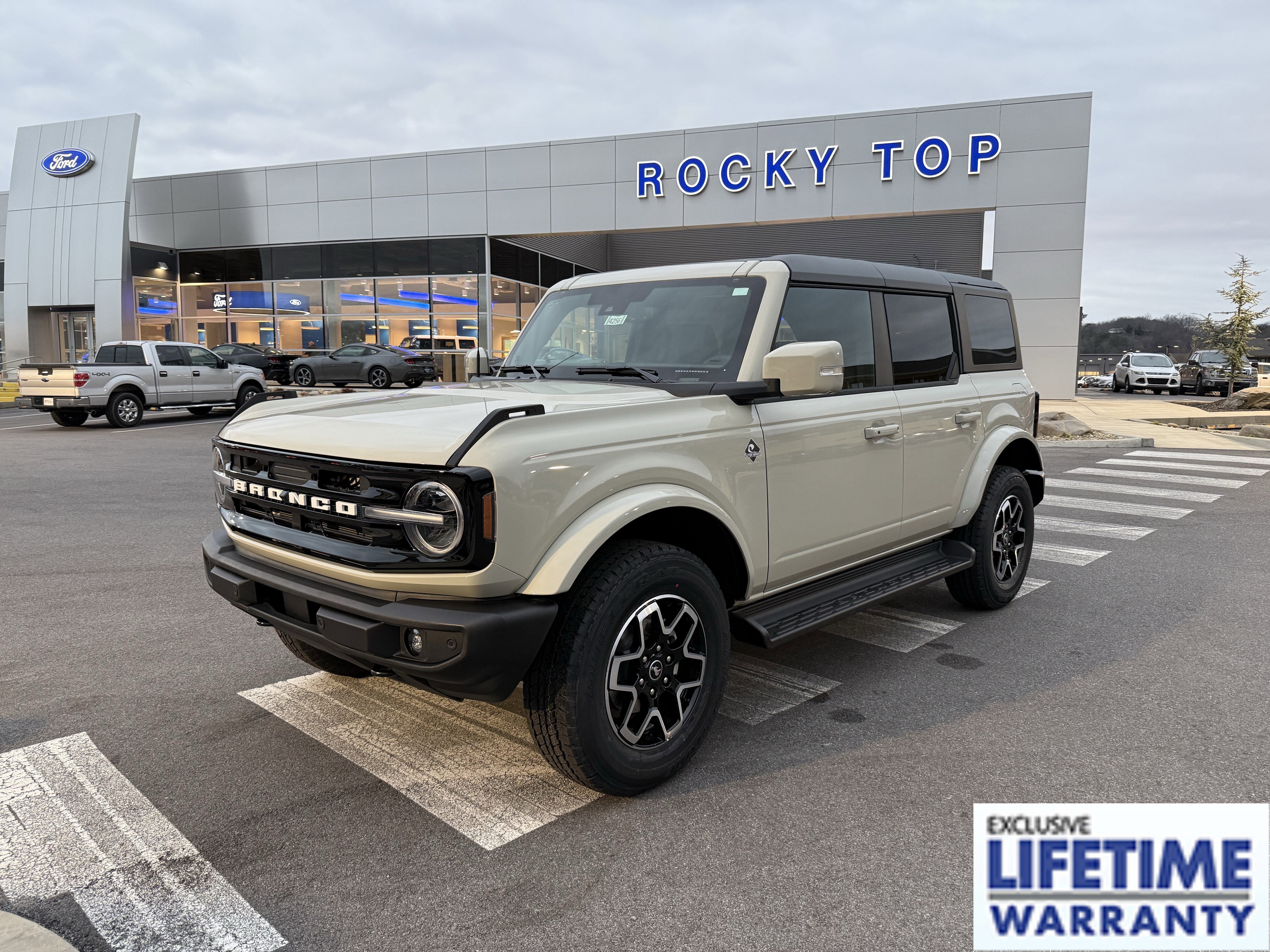 2025 Ford Bronco Outer Banks