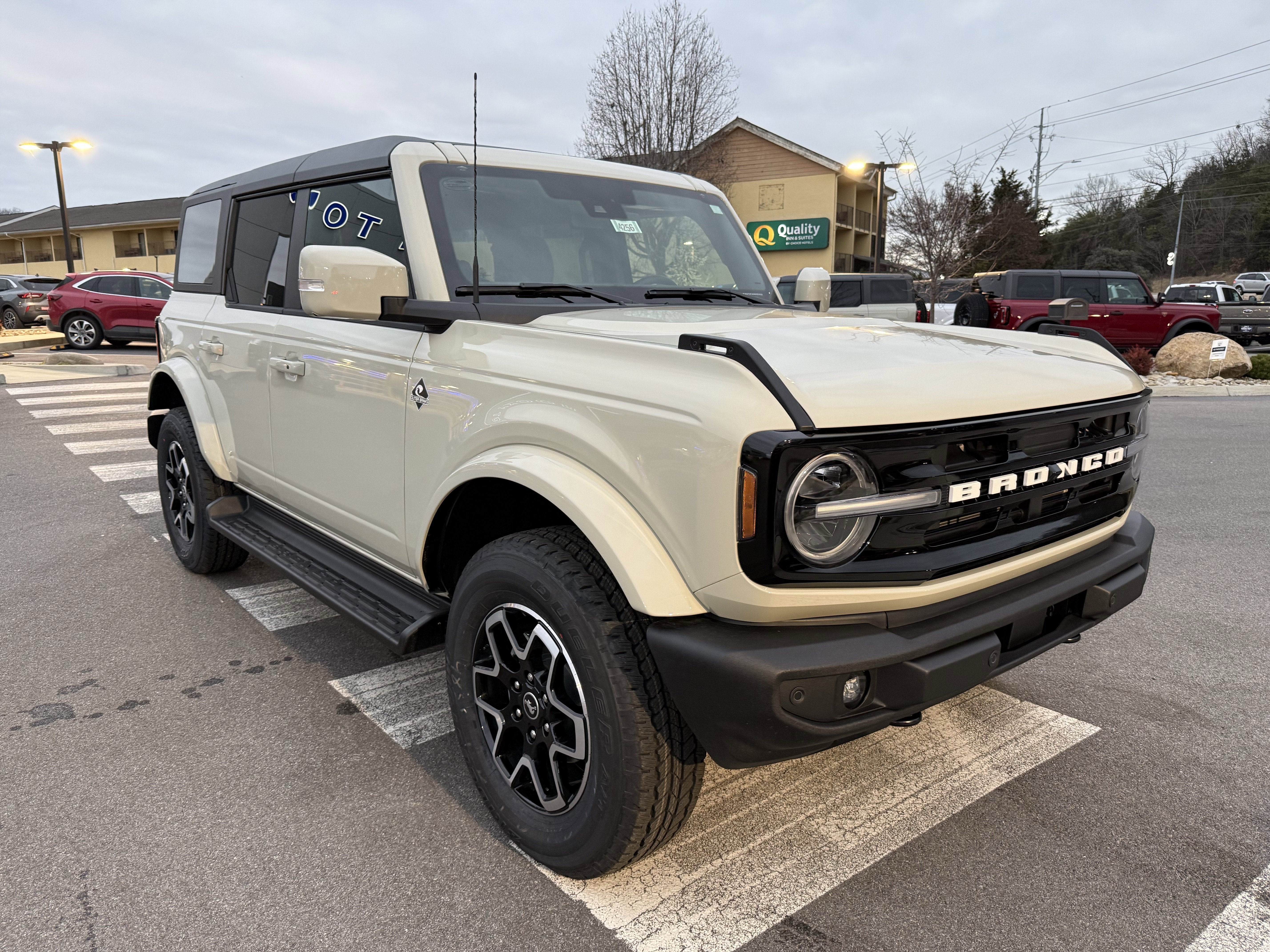 2025 Ford Bronco Outer Banks