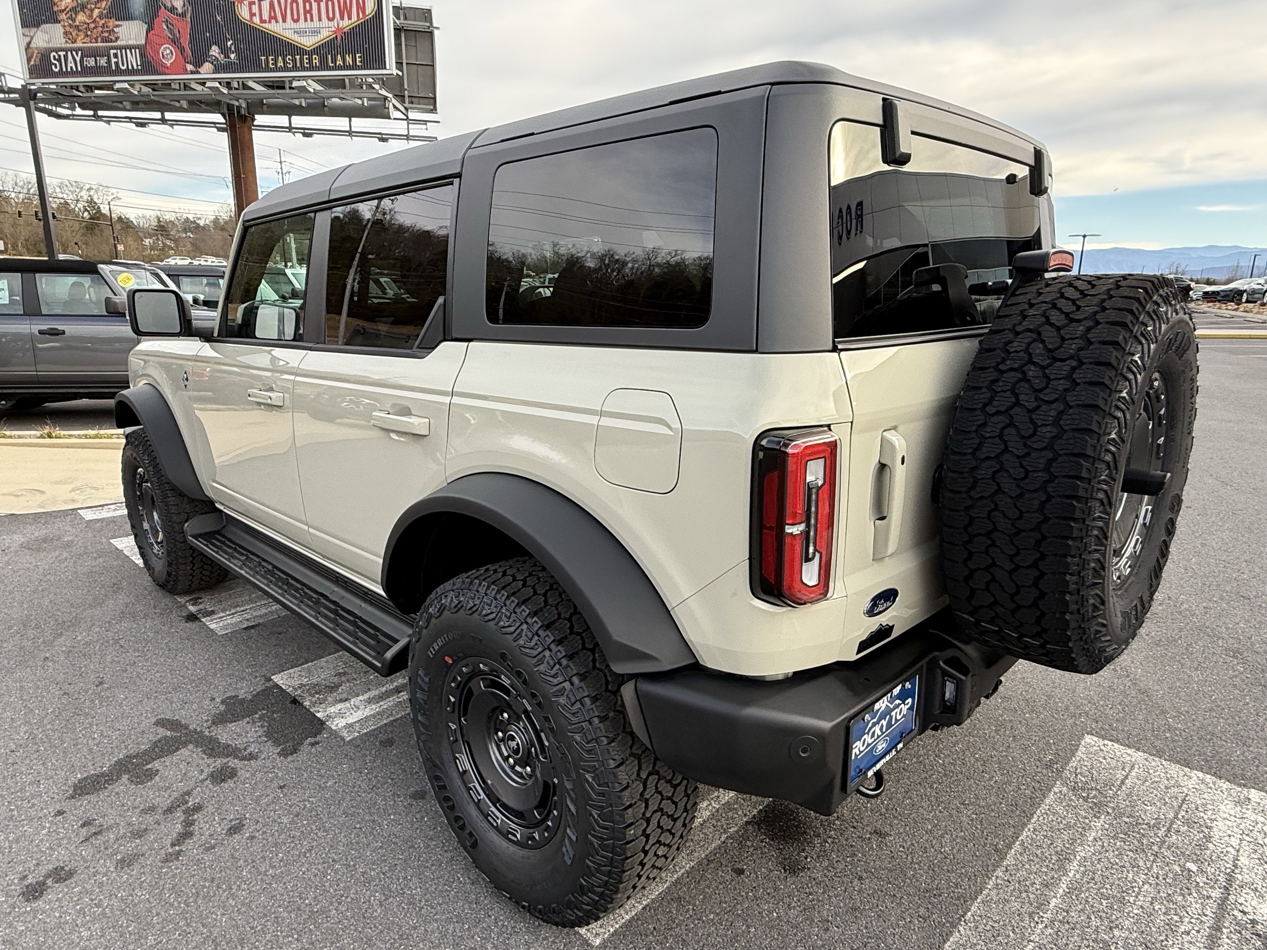 2025 Ford Bronco Outer Banks