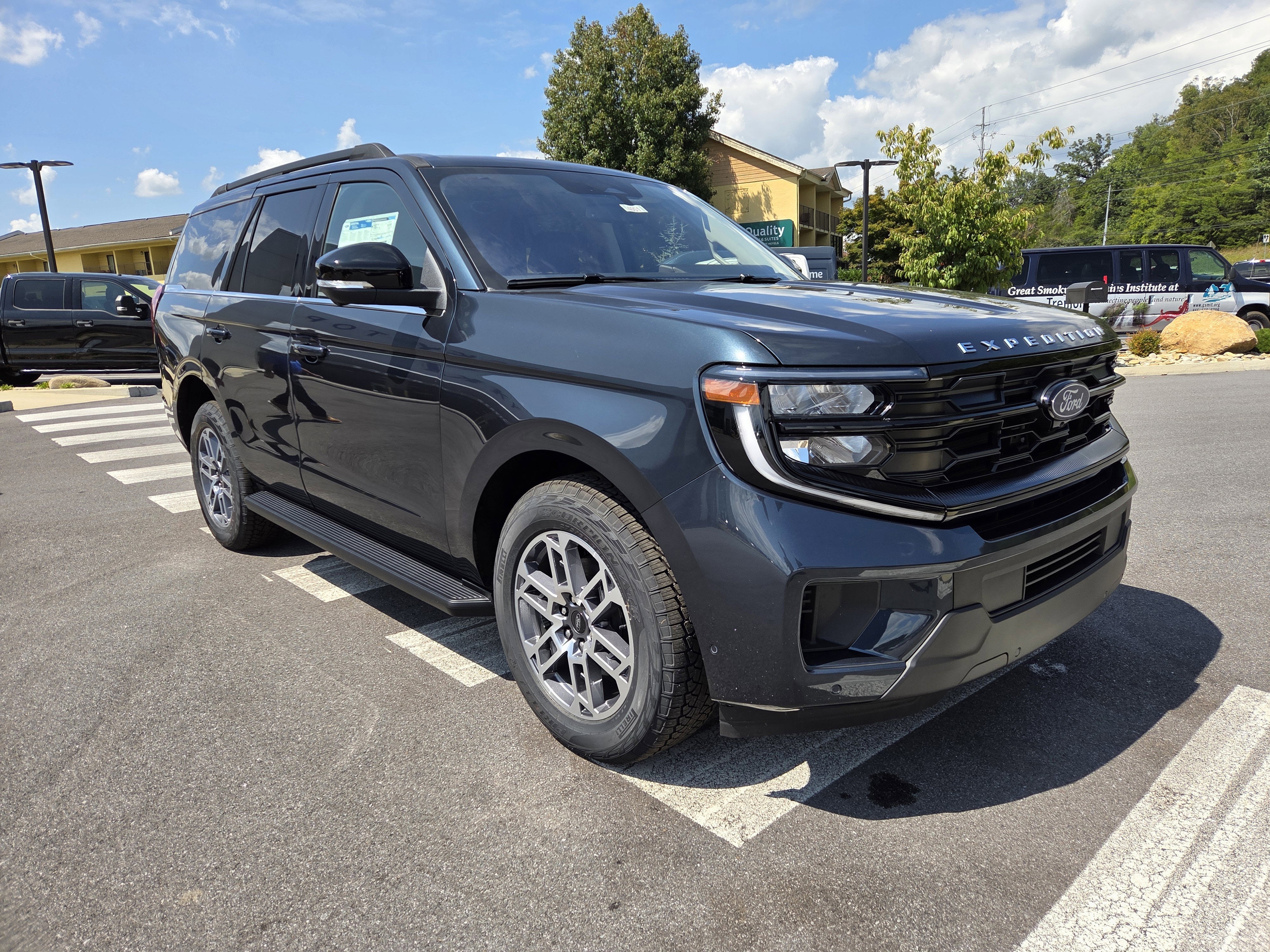 2025 Ford Expedition Active