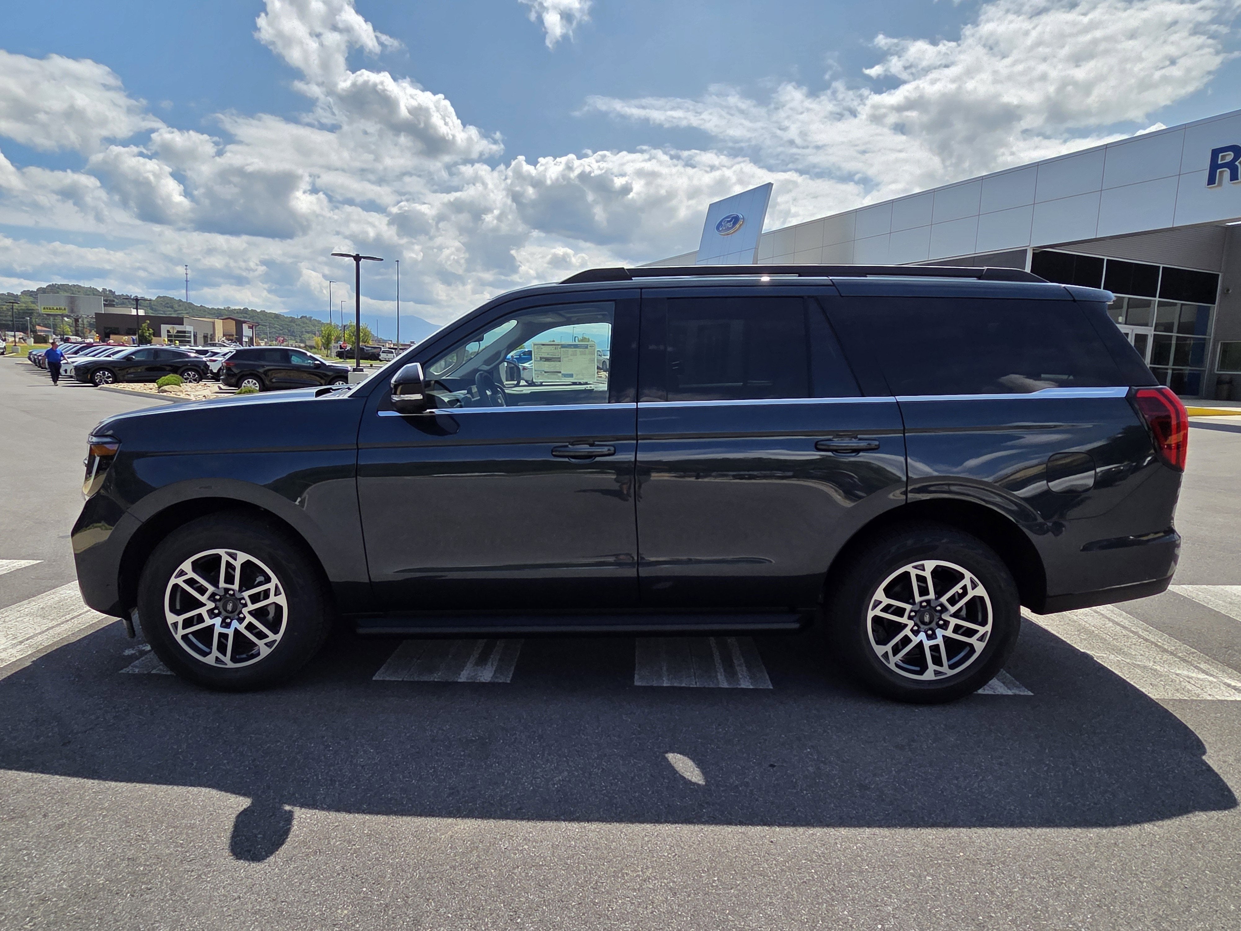 2025 Ford Expedition Active