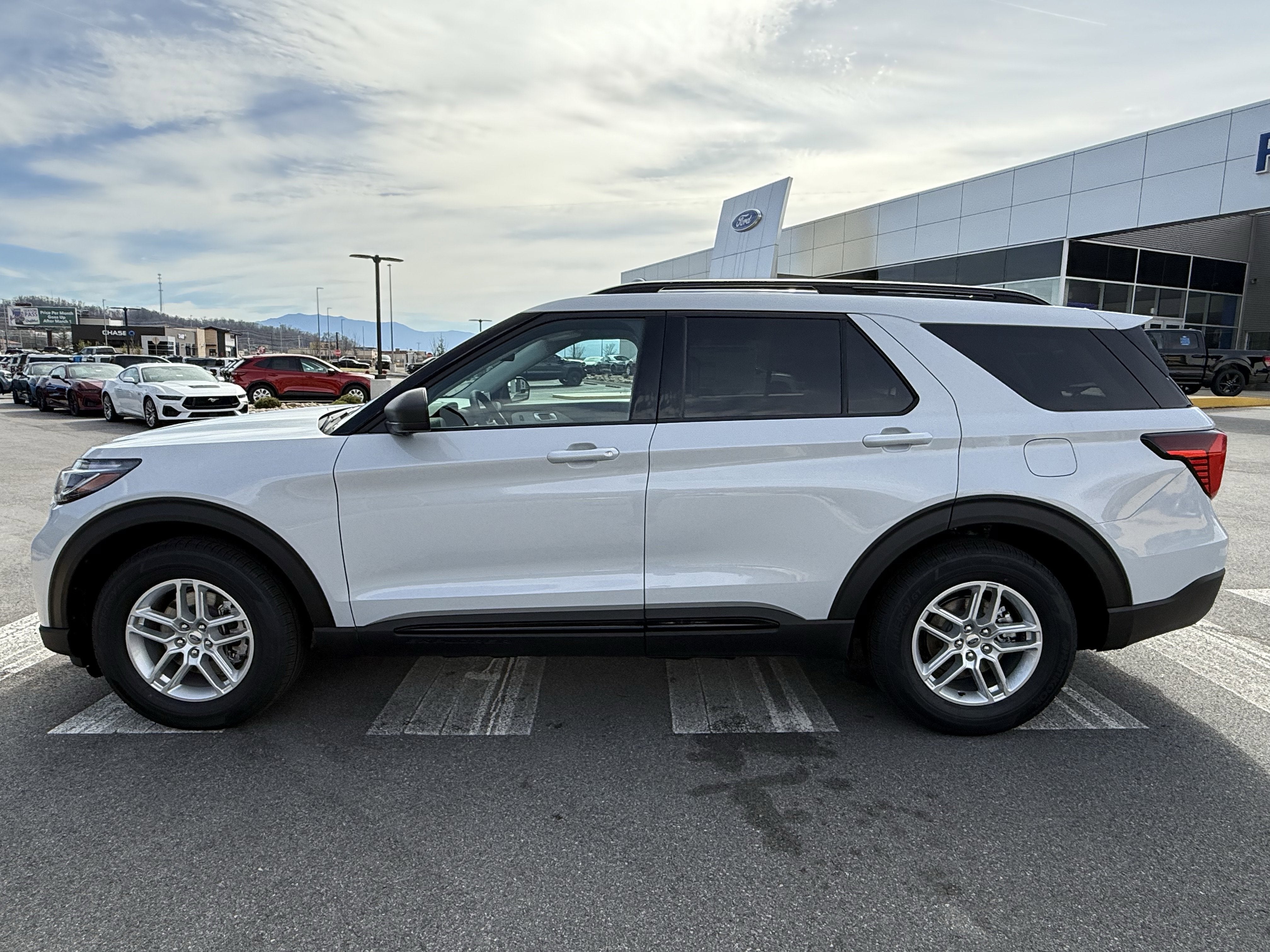 2026 Ford Explorer Active w/200A Pkg