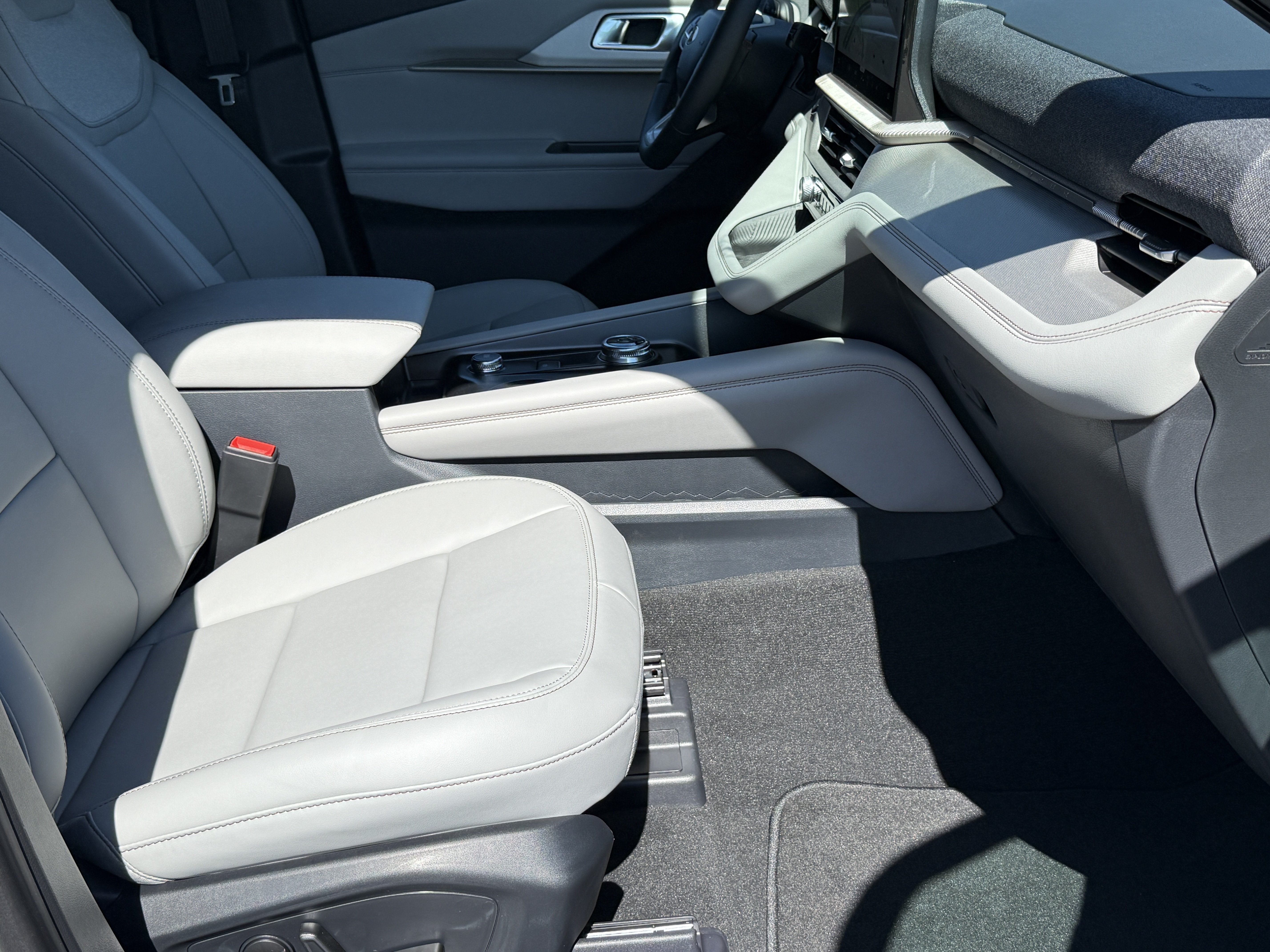 2027 Ford Explorer Active w/200A Pkg