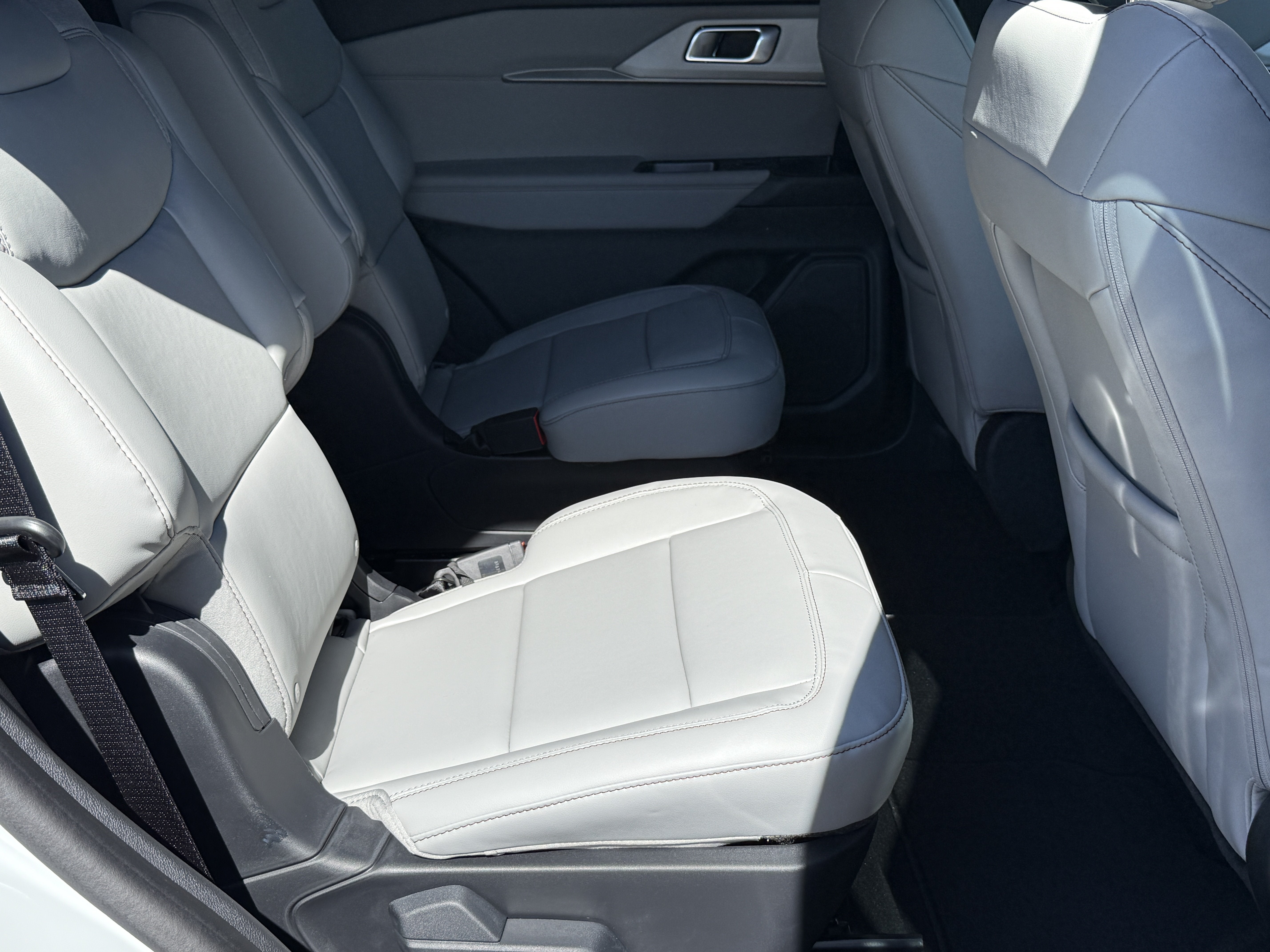 2027 Ford Explorer Active w/200A Pkg