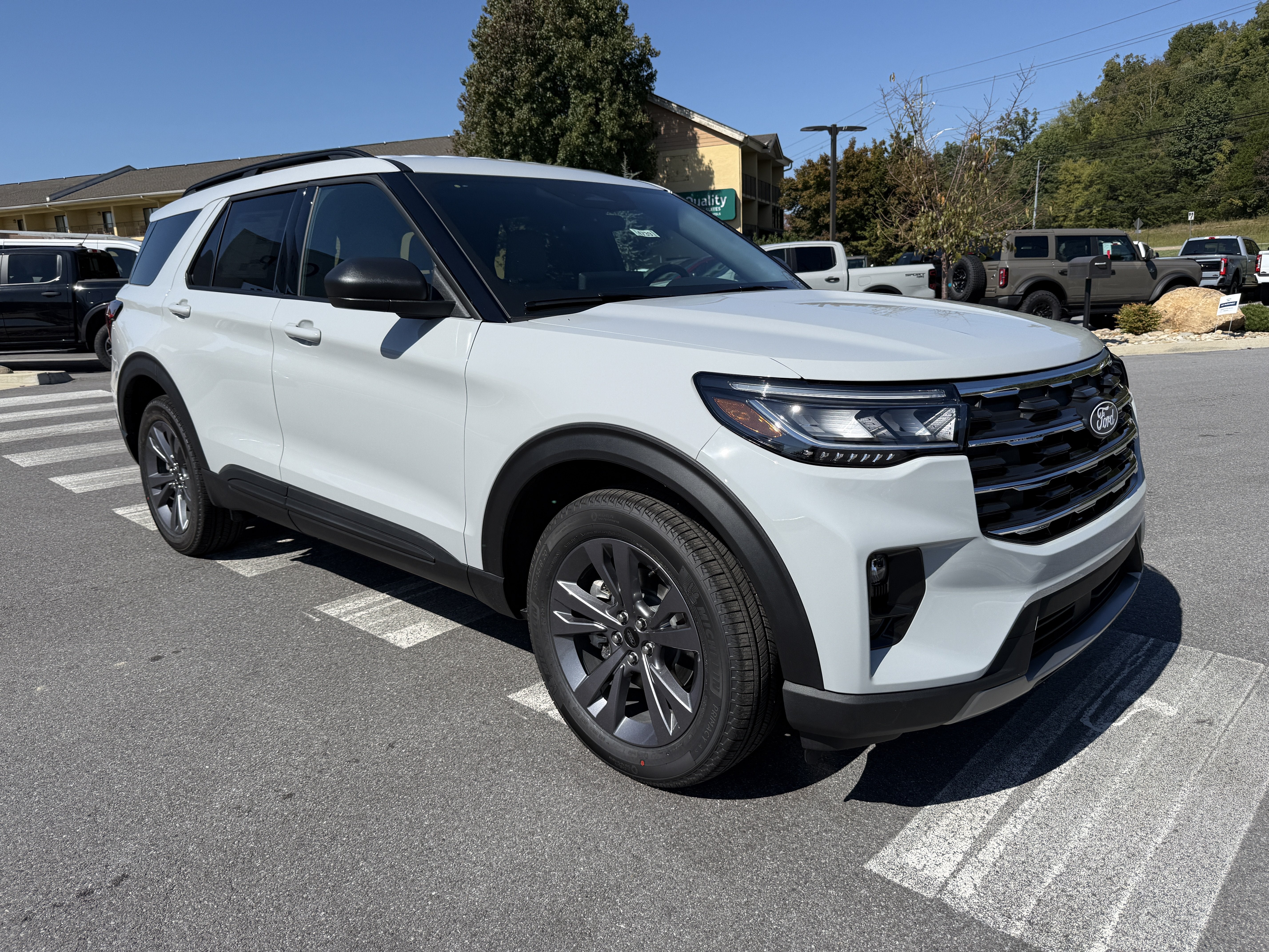 2027 Ford Explorer Active w/200A Pkg