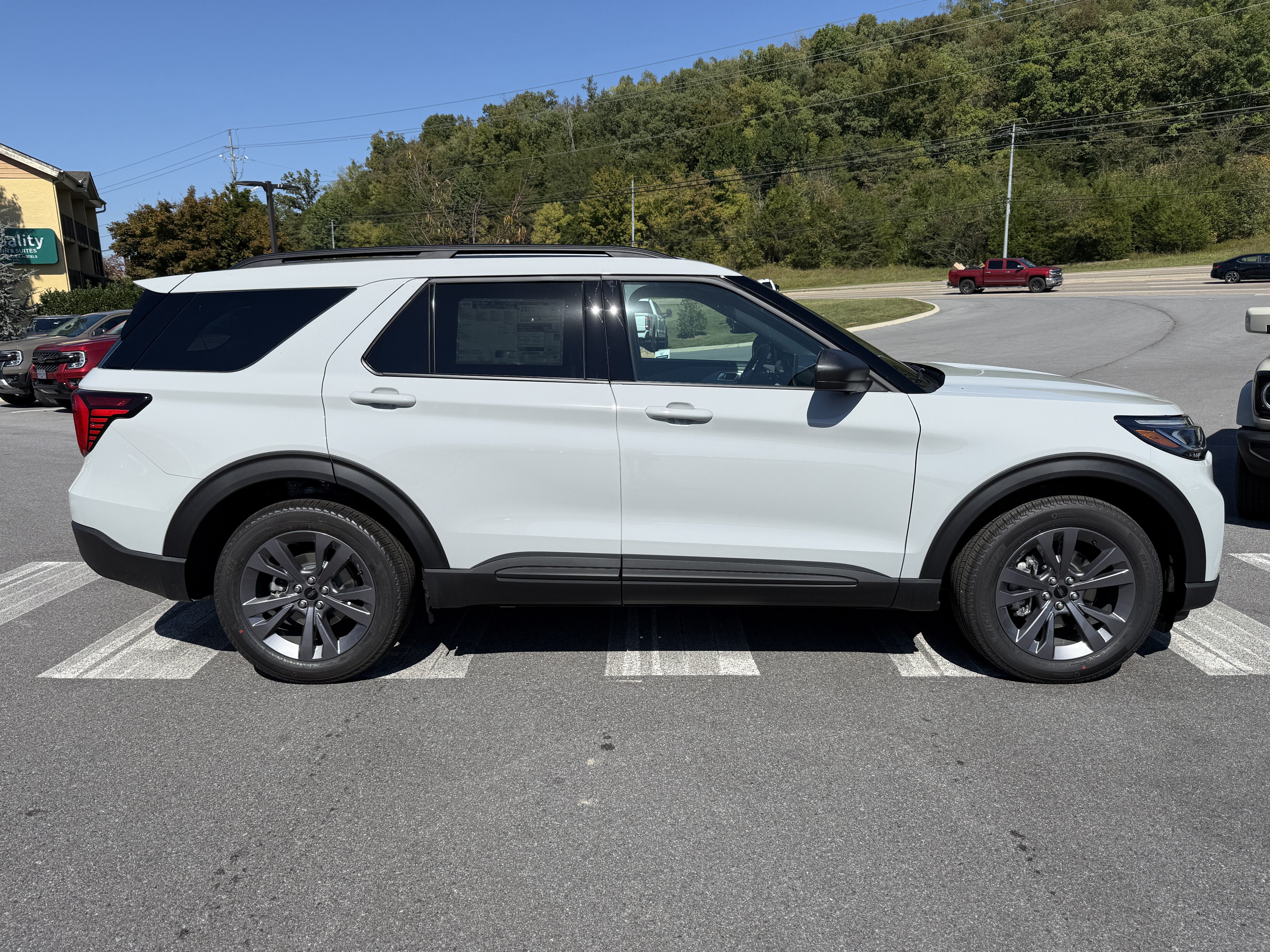 2027 Ford Explorer Active w/200A Pkg