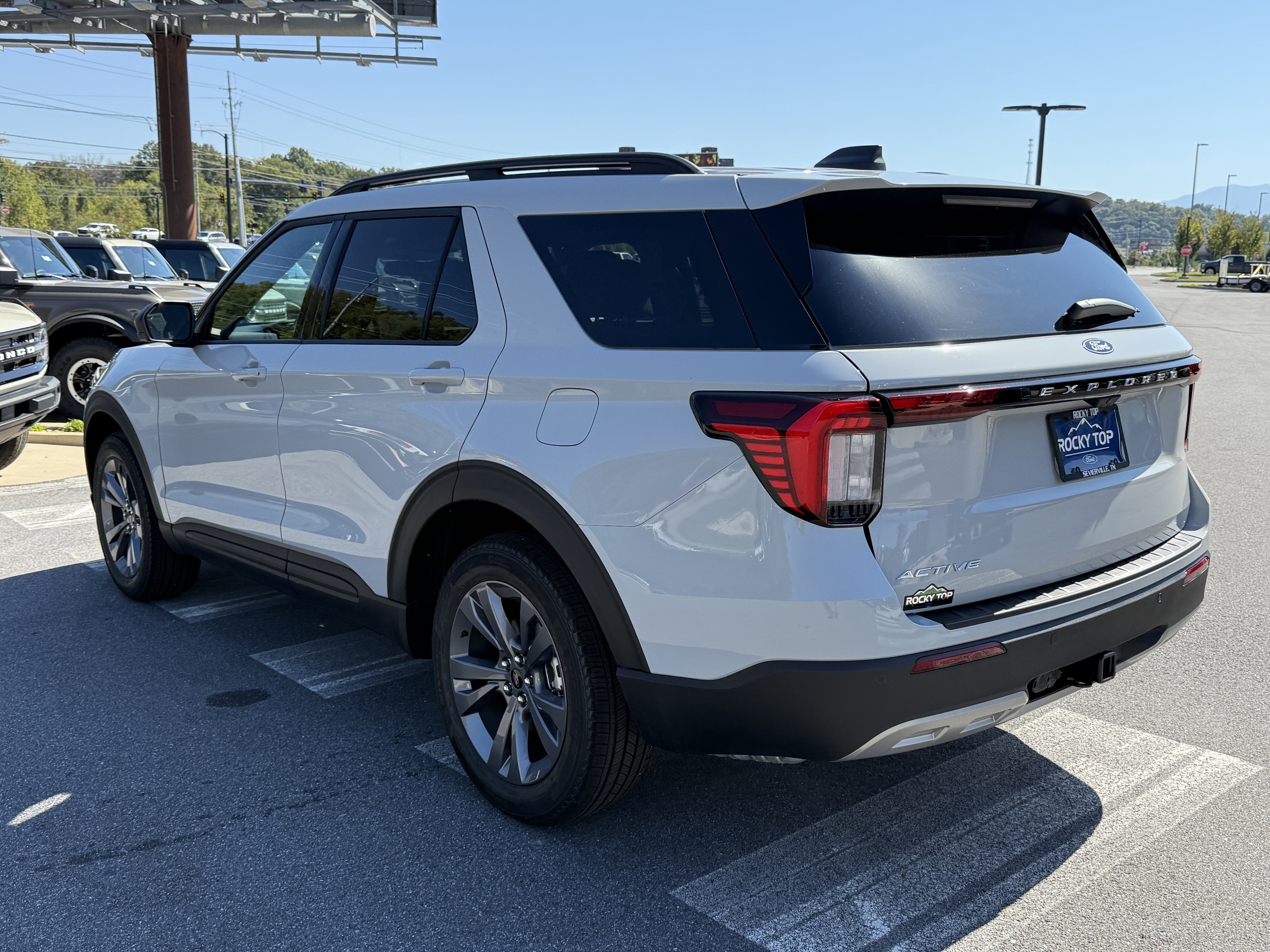 2027 Ford Explorer Active w/200A Pkg