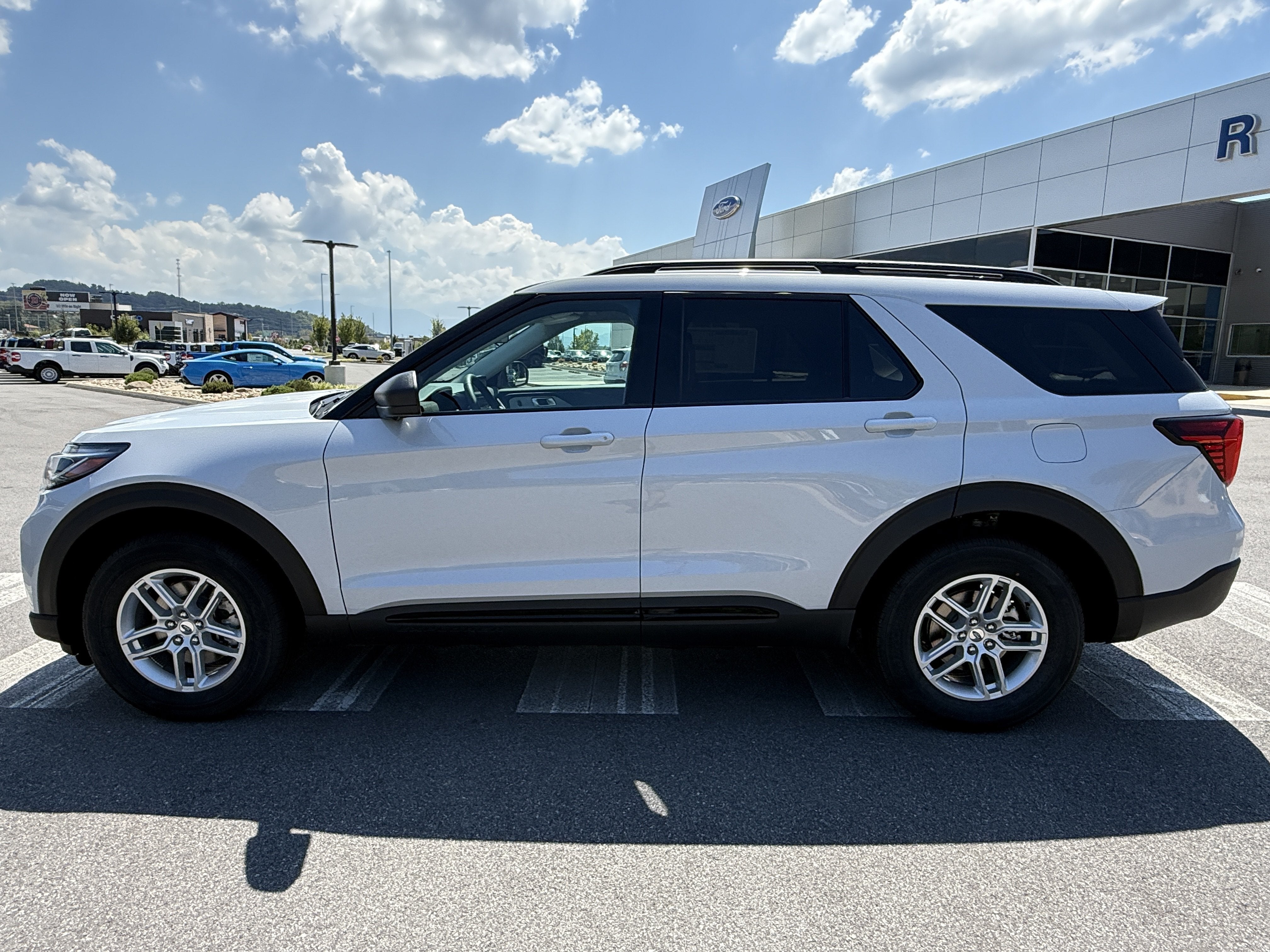 2026 Ford Explorer Active w/200A Pkg