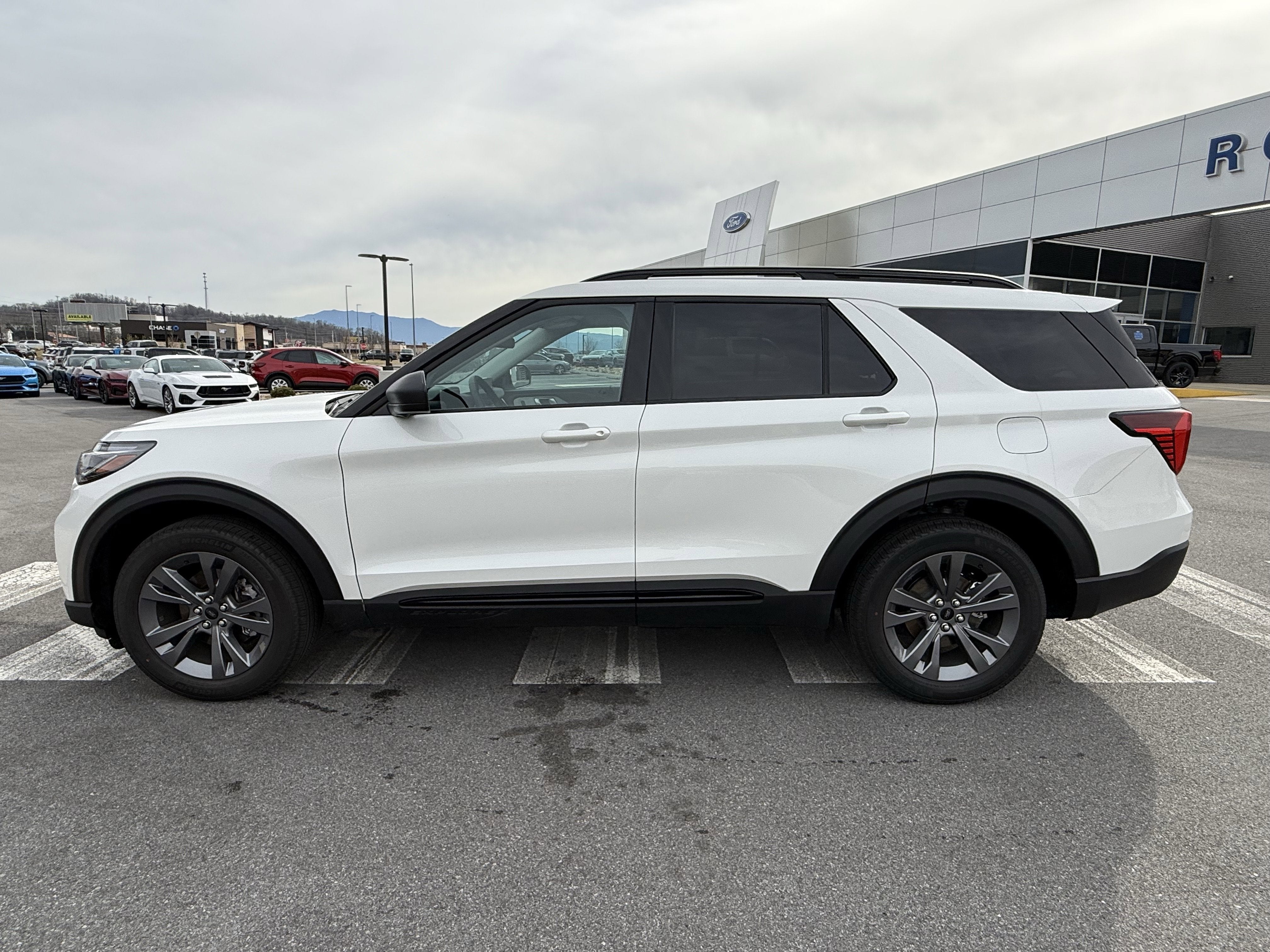 2026 Ford Explorer Active w/200A Pkg
