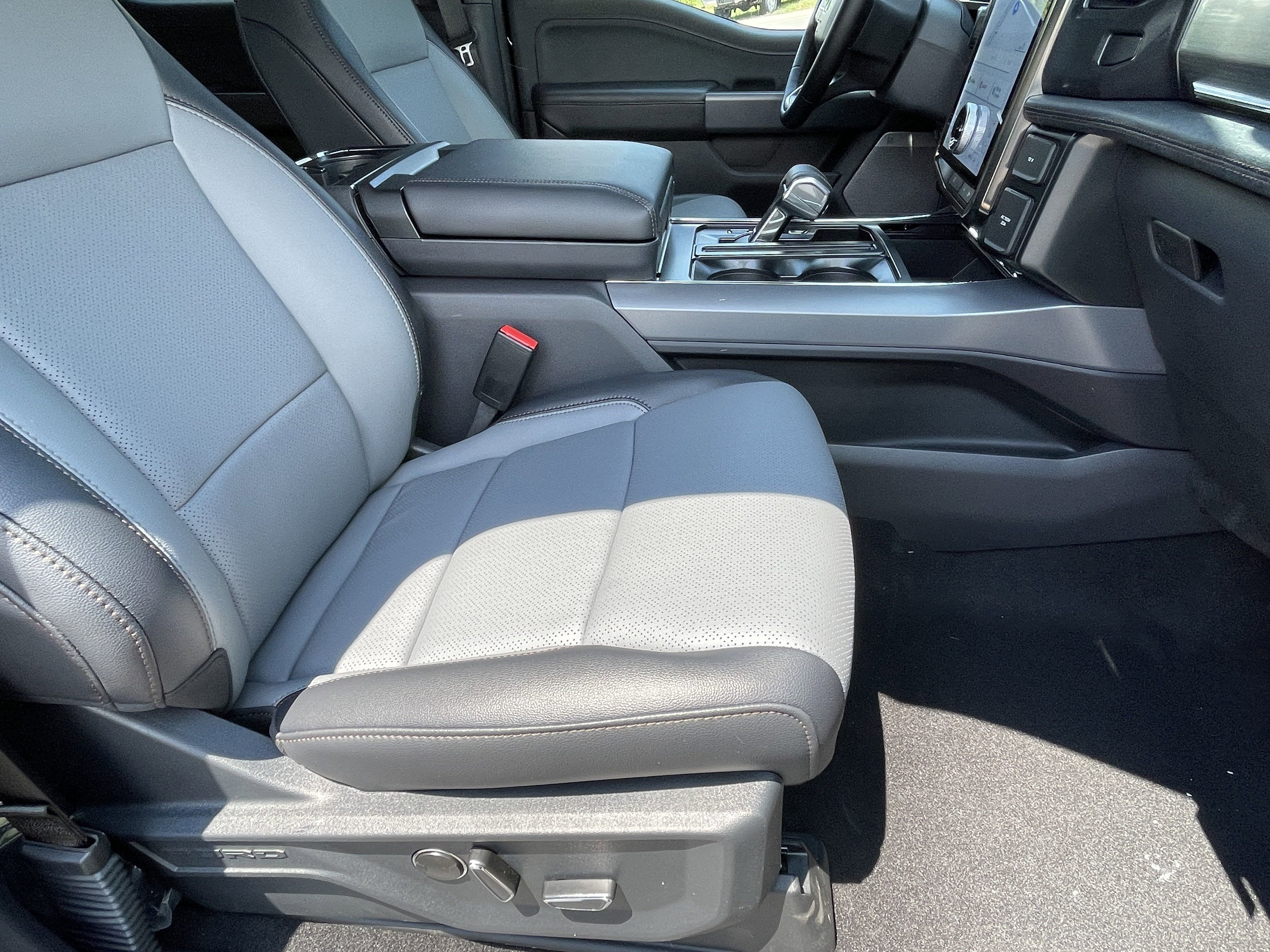 2025 Ford F-150 Lightning LARIAT