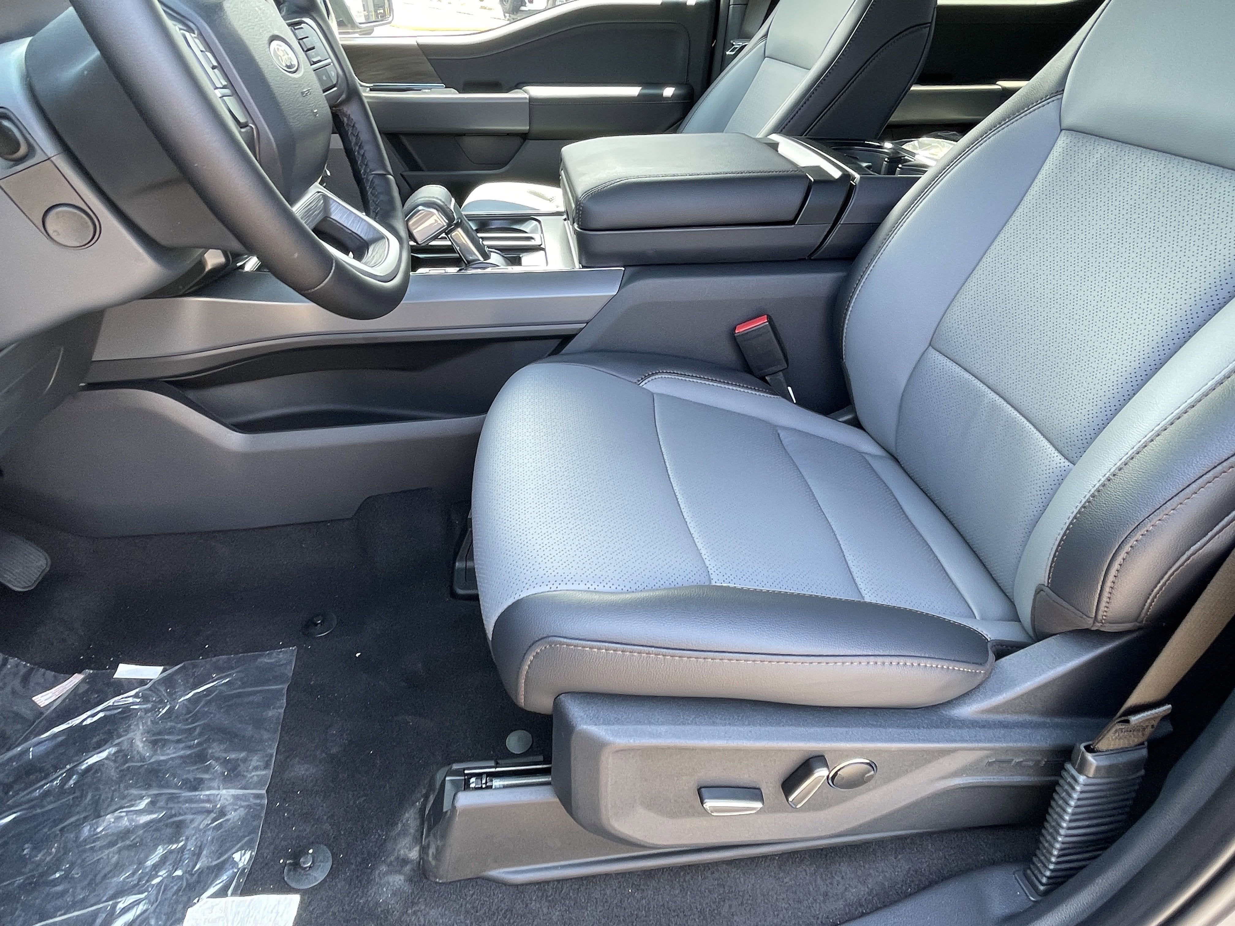 2025 Ford F-150 Lightning LARIAT