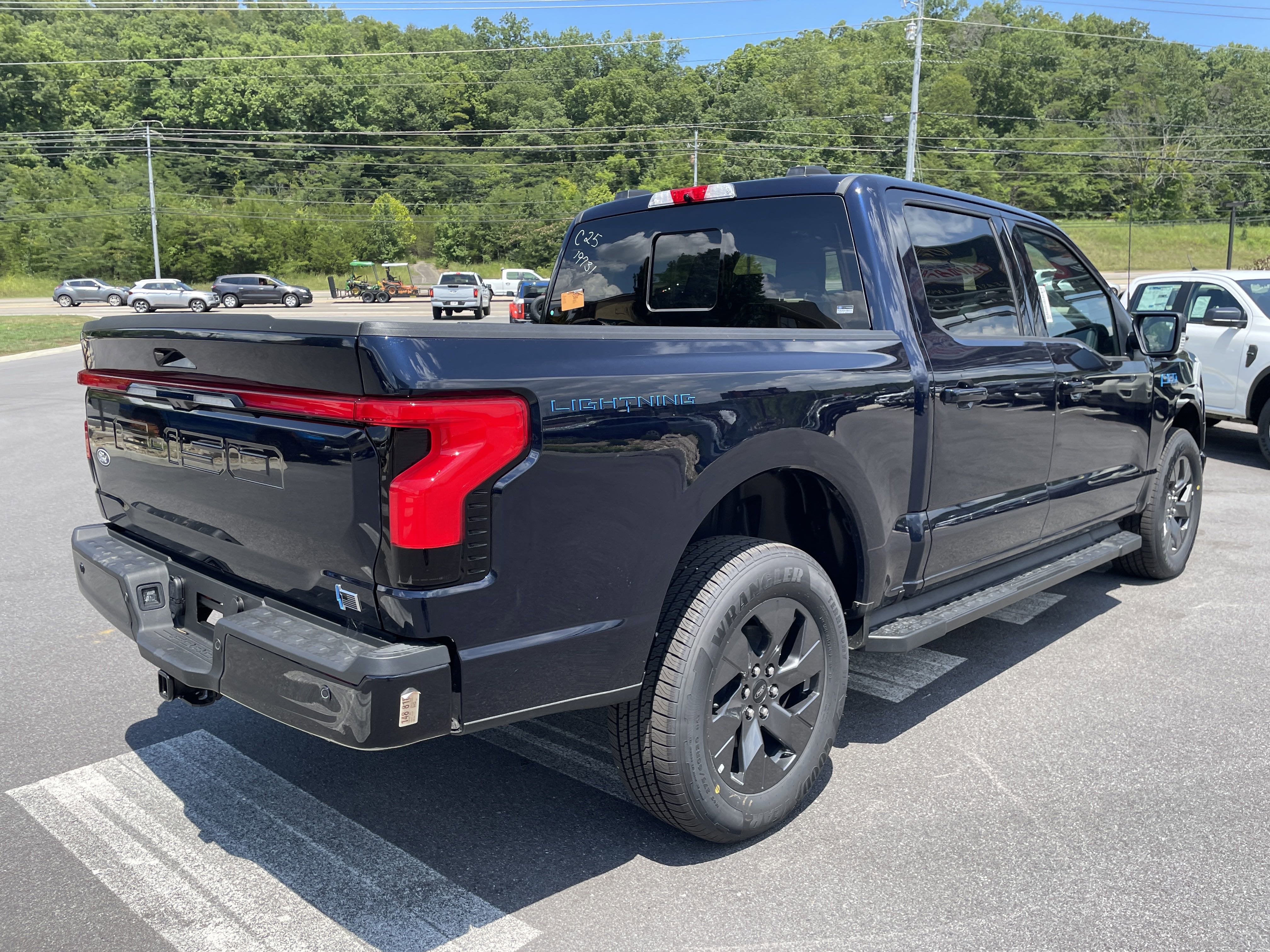 2025 Ford F-150 Lightning LARIAT