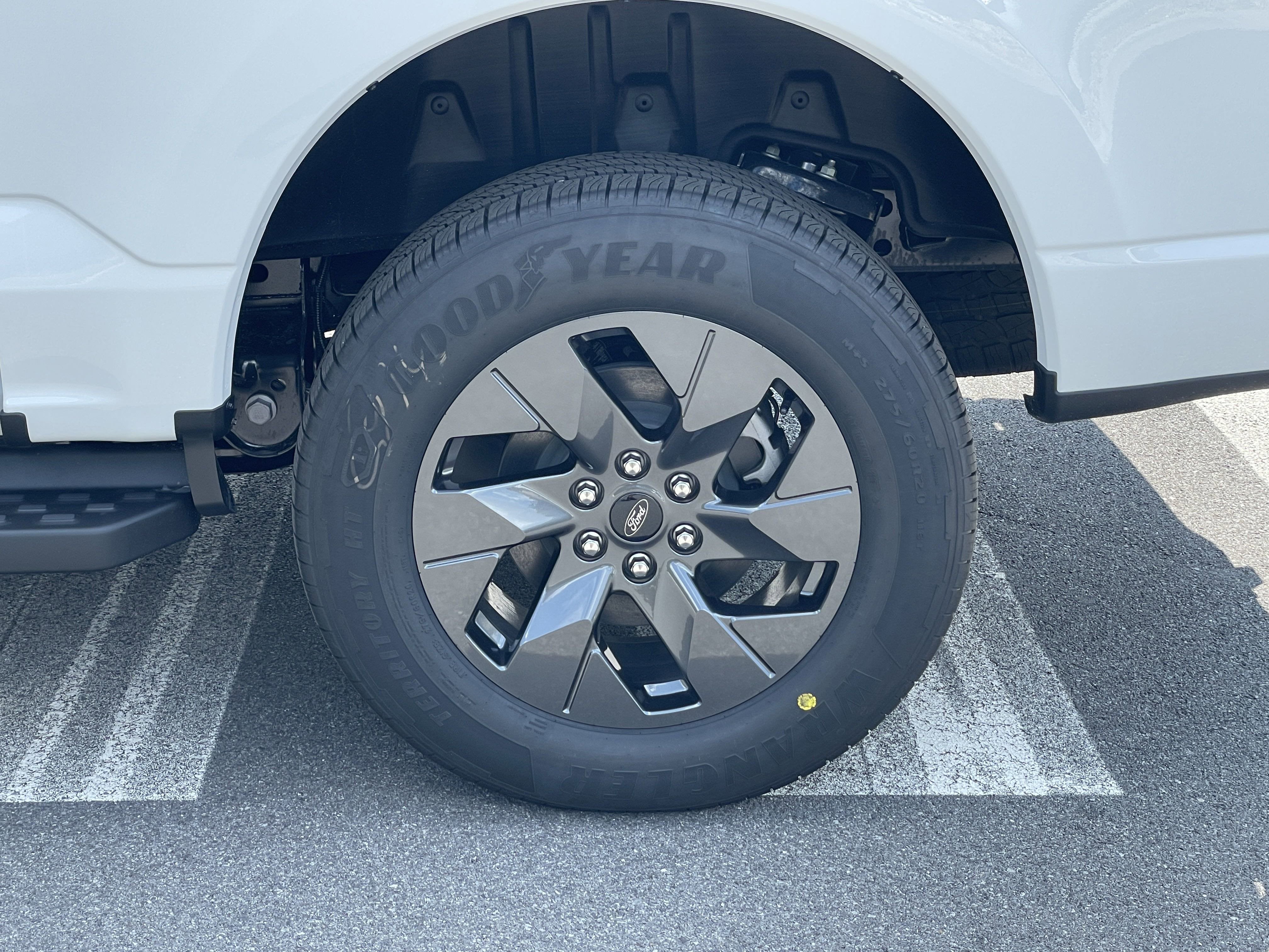 2025 Ford F-150 Lightning LARIAT