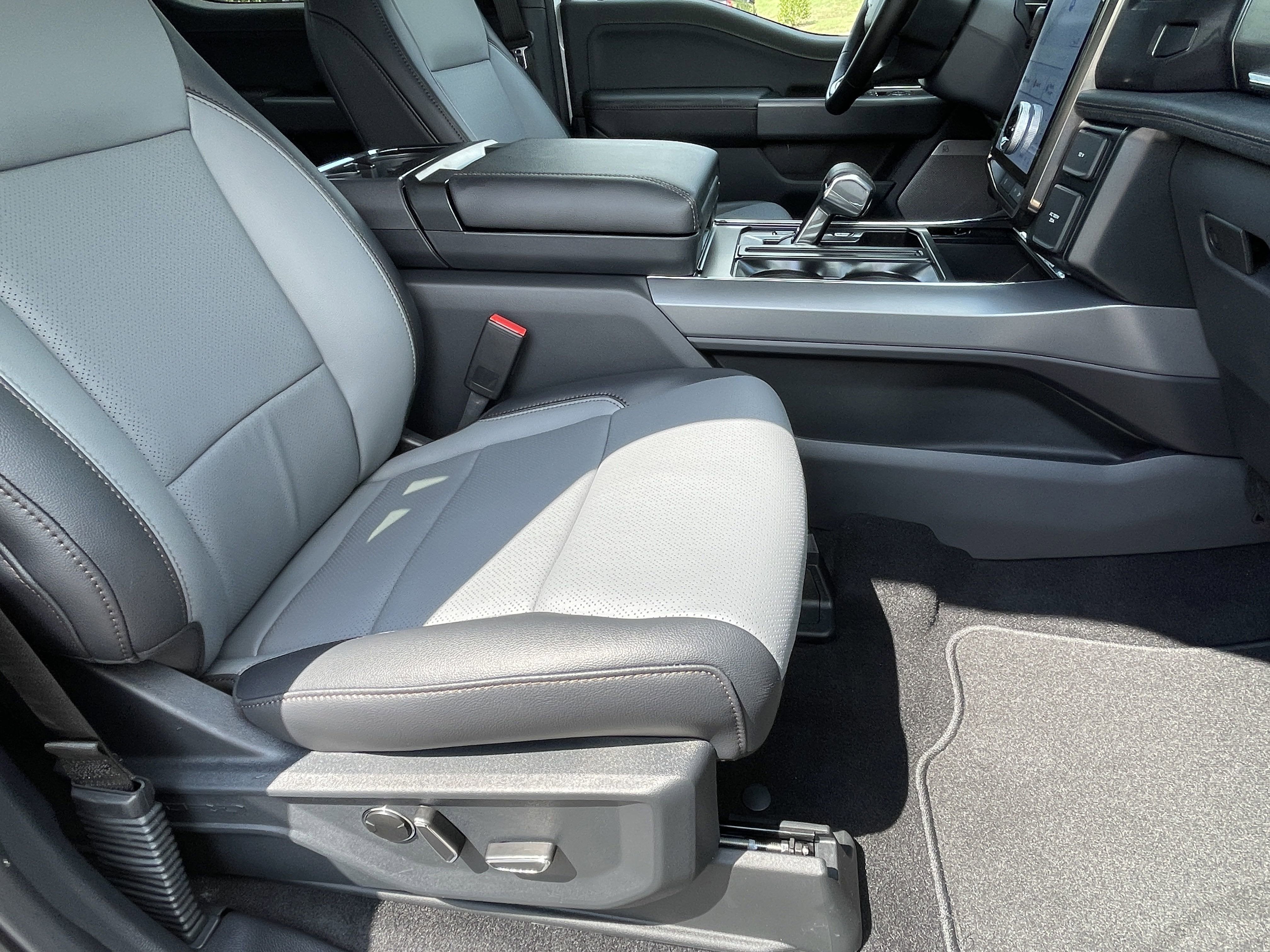 2025 Ford F-150 Lightning LARIAT