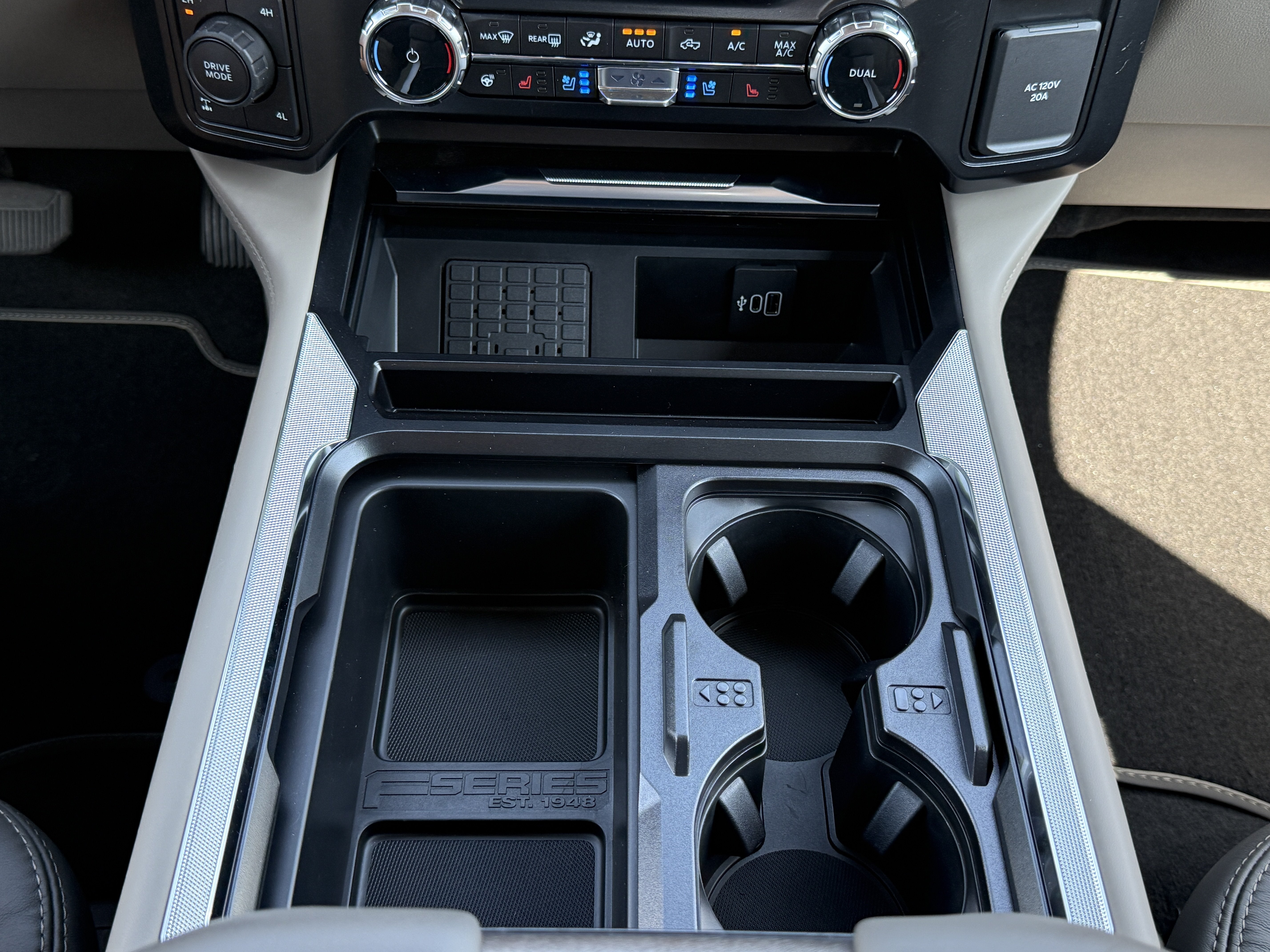 2026 Ford Super Duty F-350 SRW Platinum