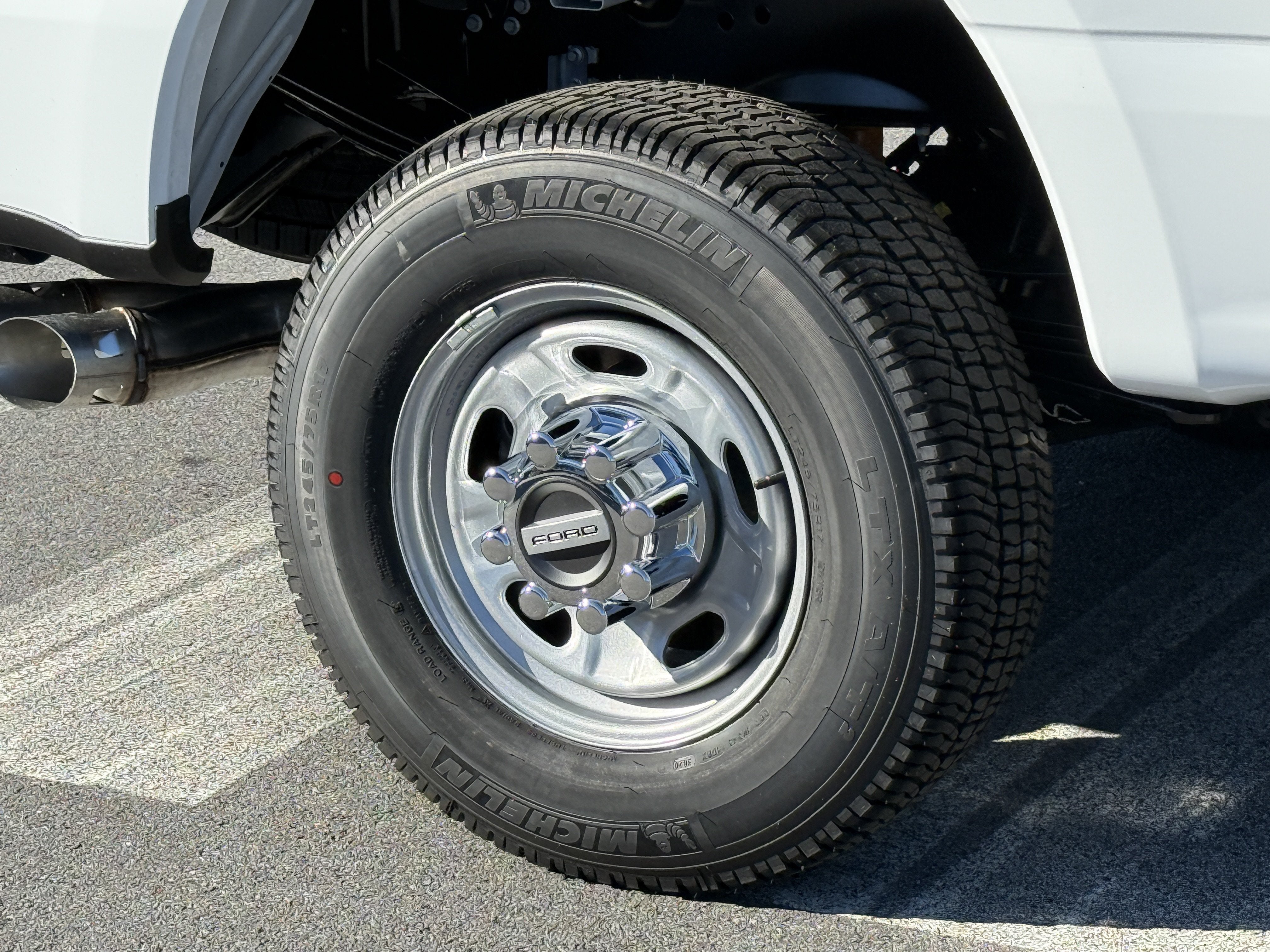 2027 Ford Super Duty F-350 SRW XL