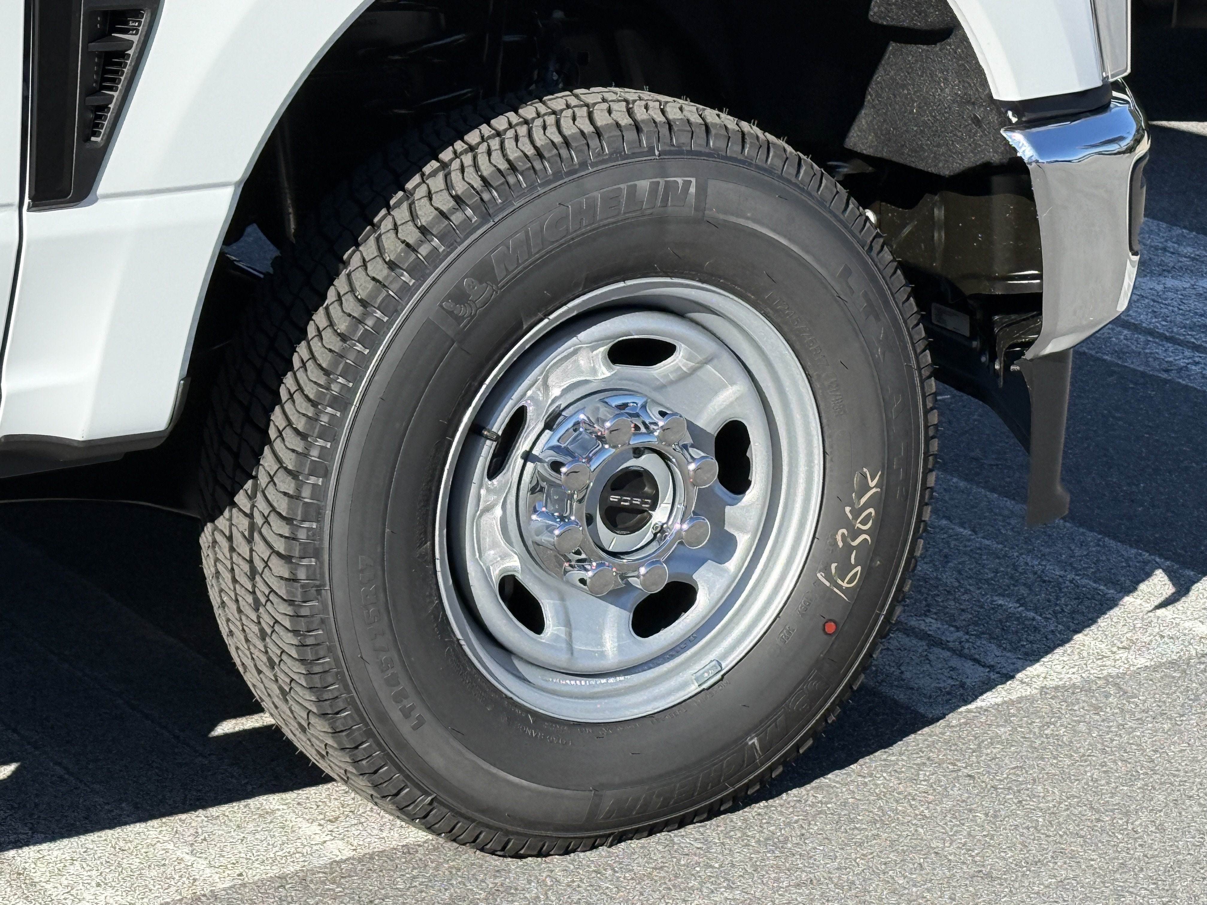 2027 Ford Super Duty F-350 SRW XL