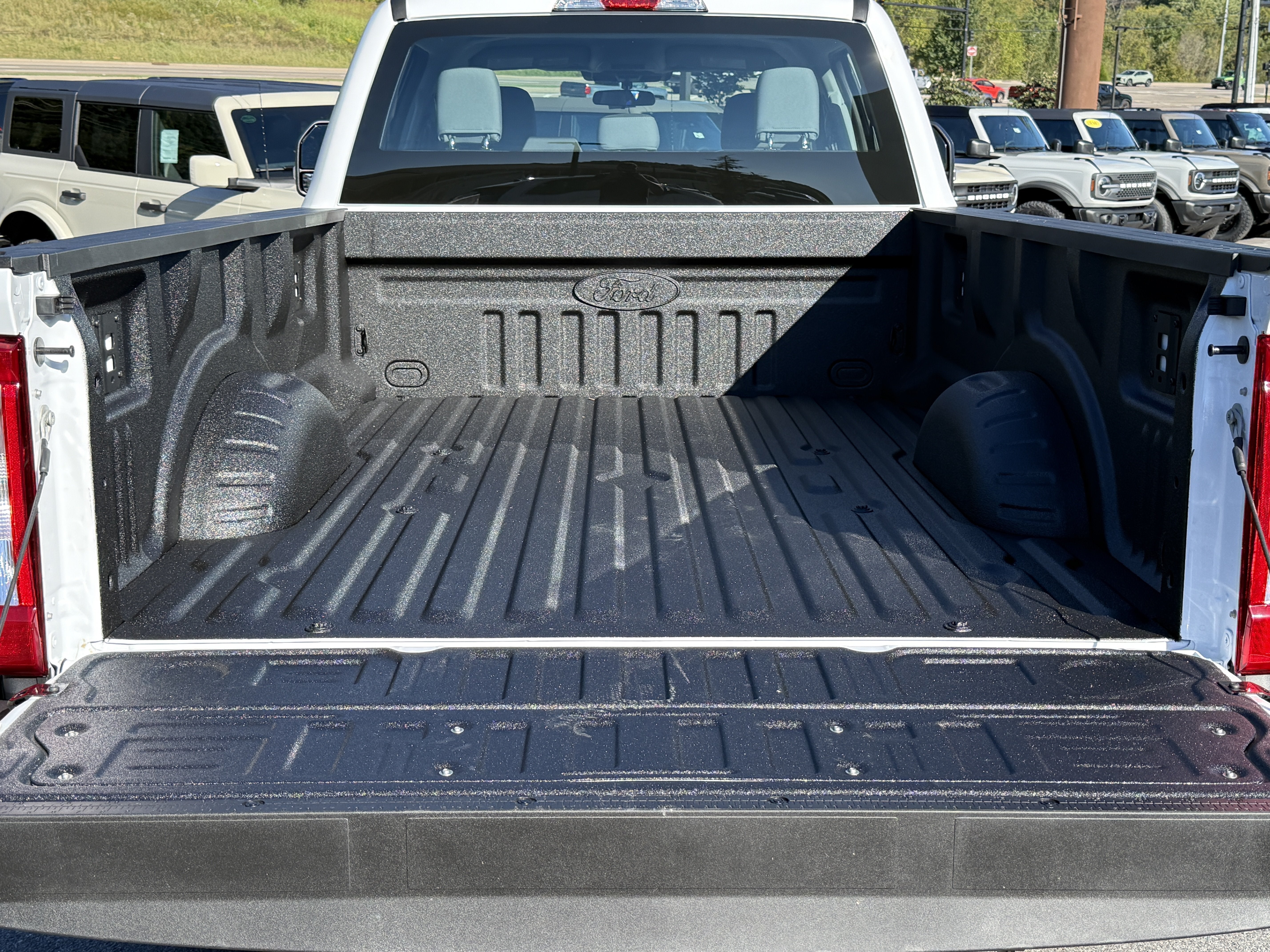 2027 Ford Super Duty F-350 SRW XL