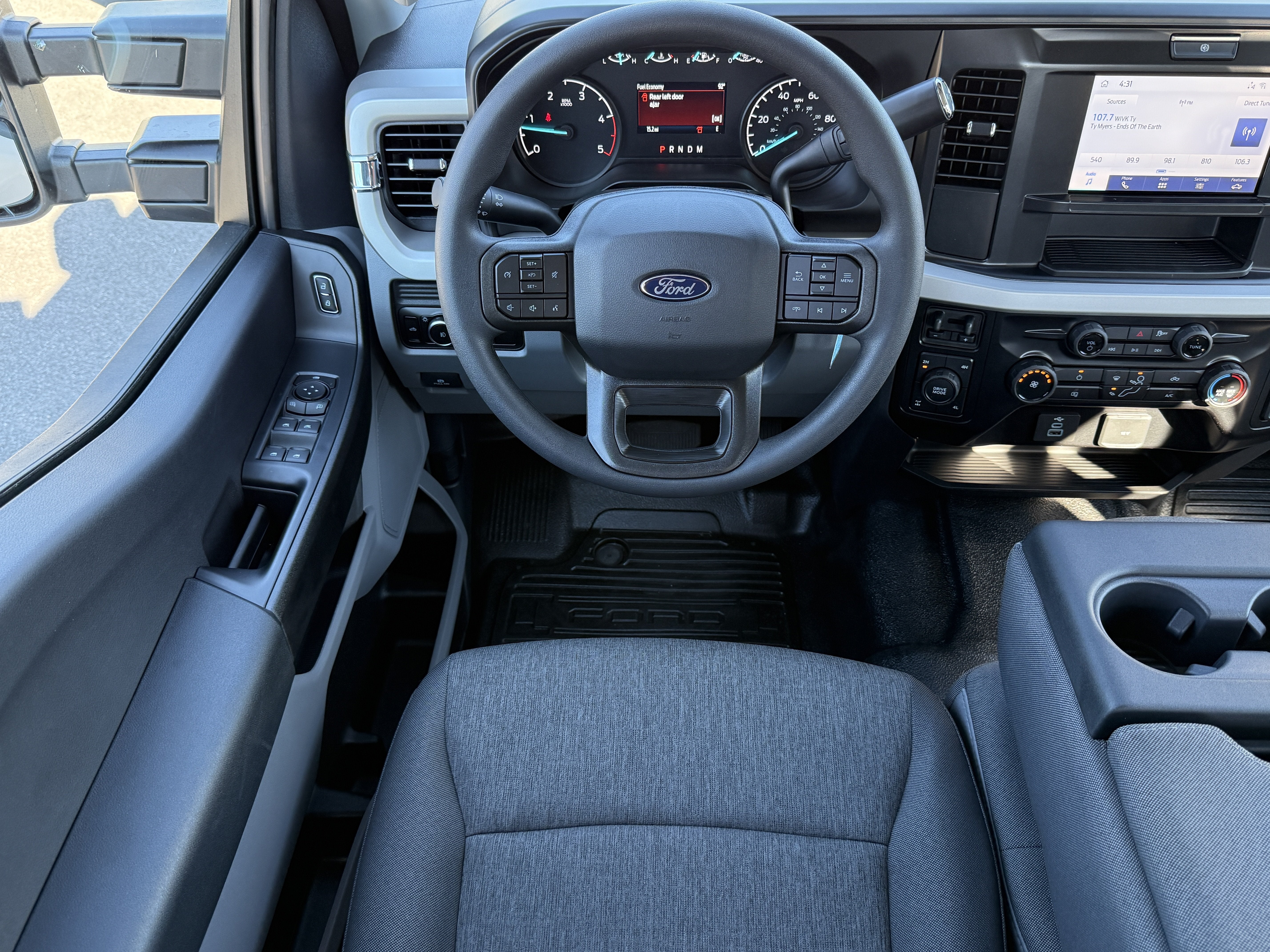 2027 Ford Super Duty F-350 SRW XL