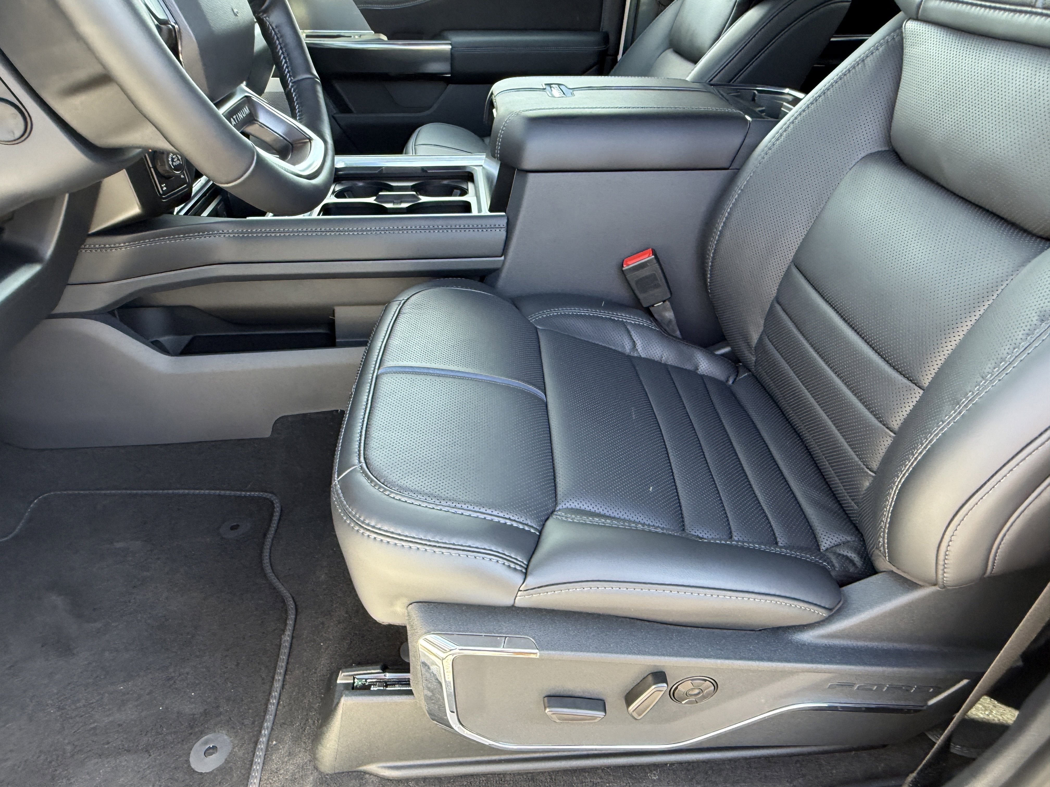 2026 Ford Super Duty F-350 SRW Platinum
