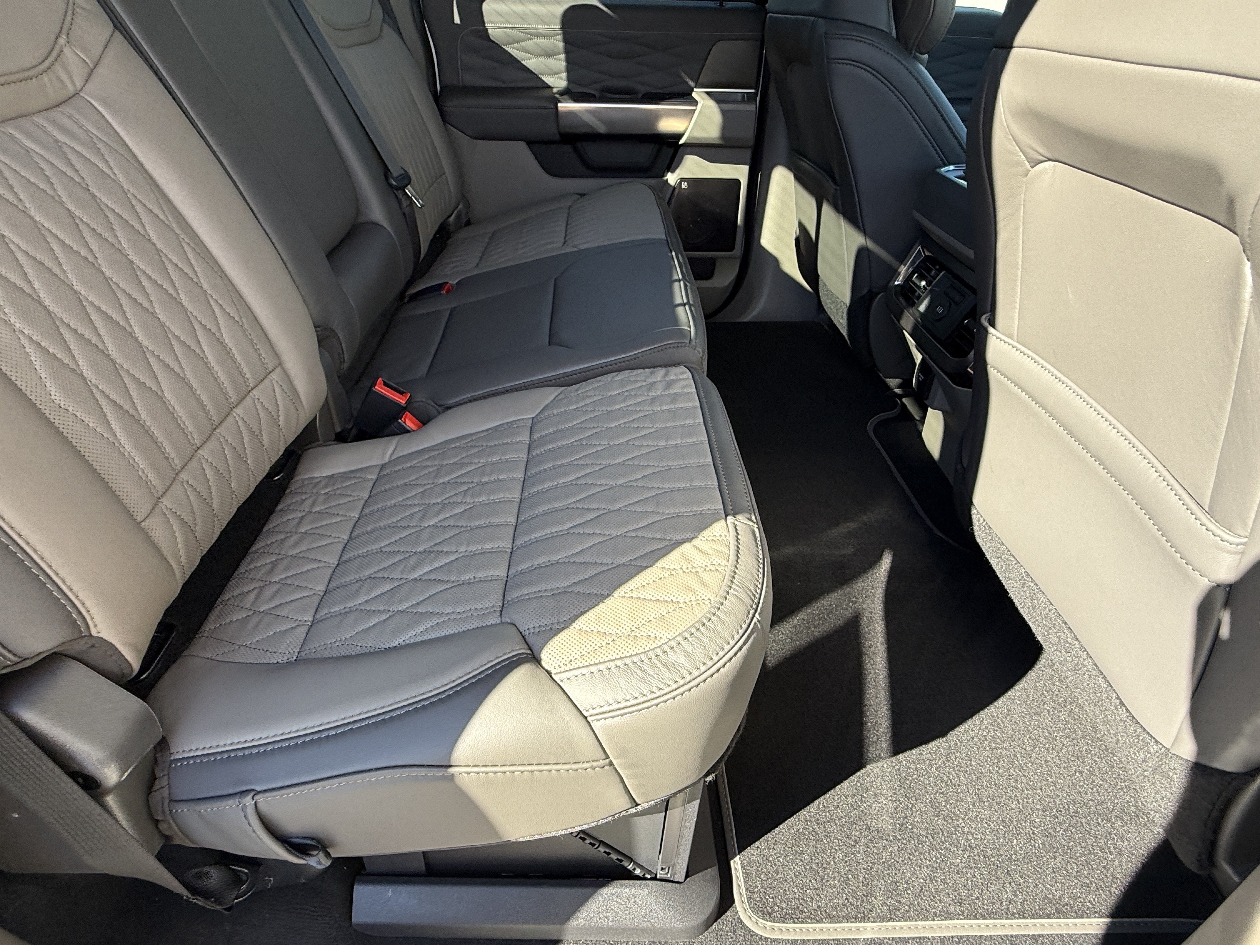 2027 Ford Super Duty F-350 SRW Platinum