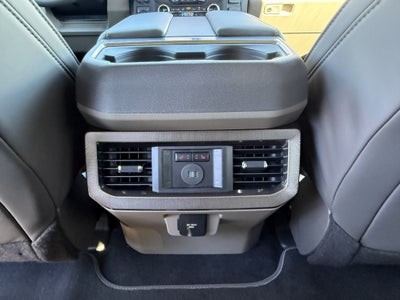 2027 Ford Super Duty F-350 SRW Platinum