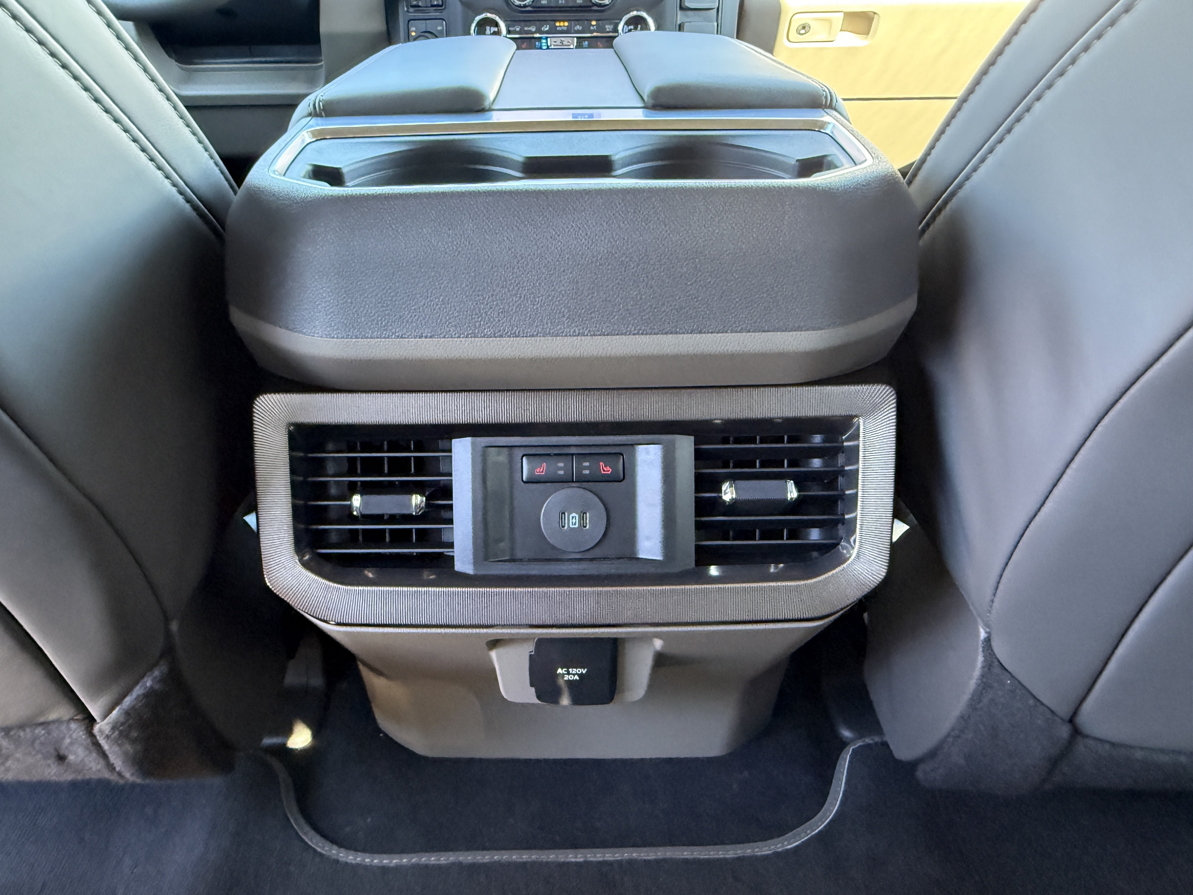 2027 Ford Super Duty F-350 SRW Platinum