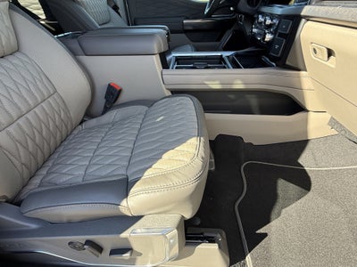 2027 Ford Super Duty F-350 SRW Platinum