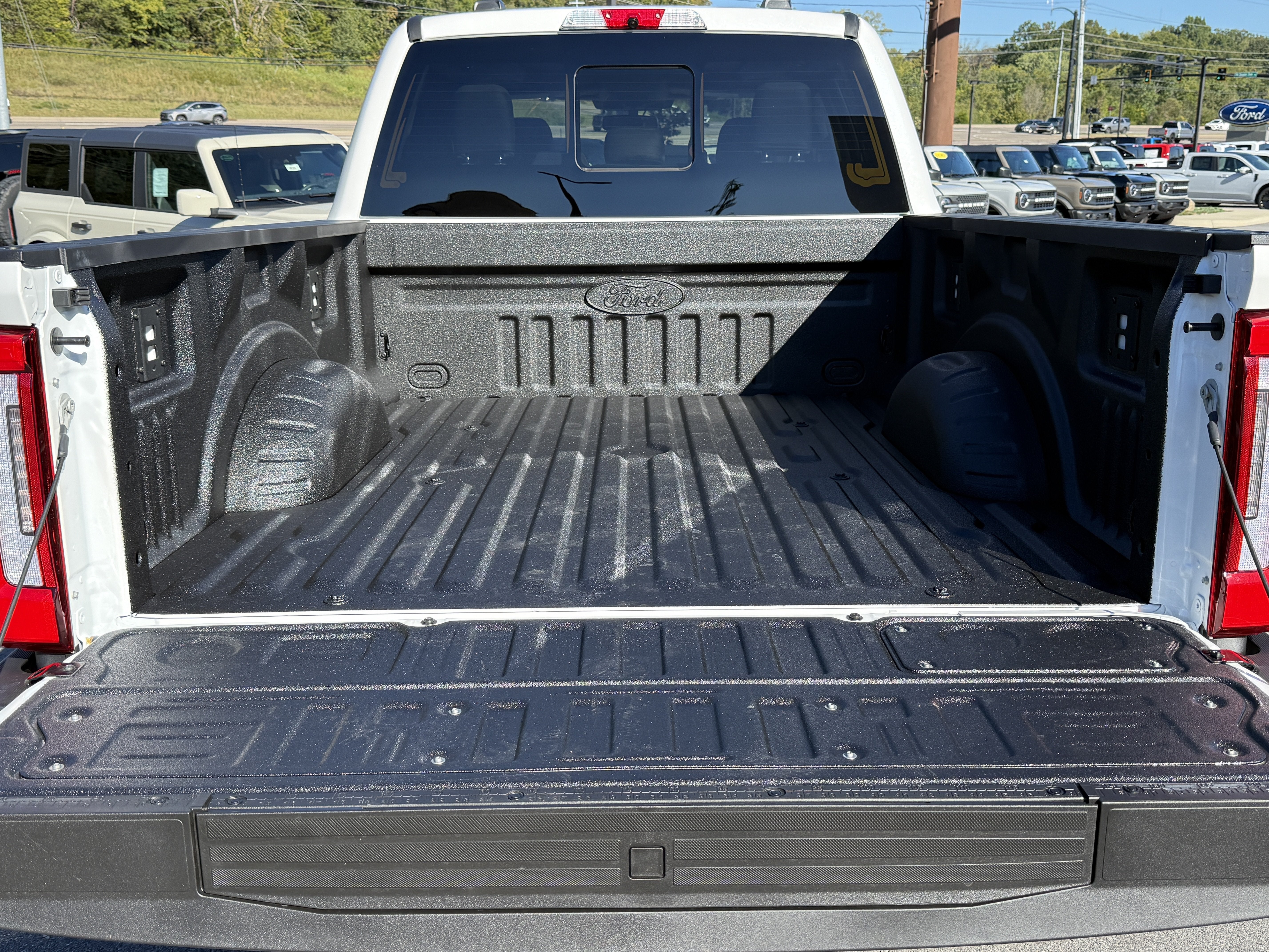 2027 Ford Super Duty F-350 SRW Platinum