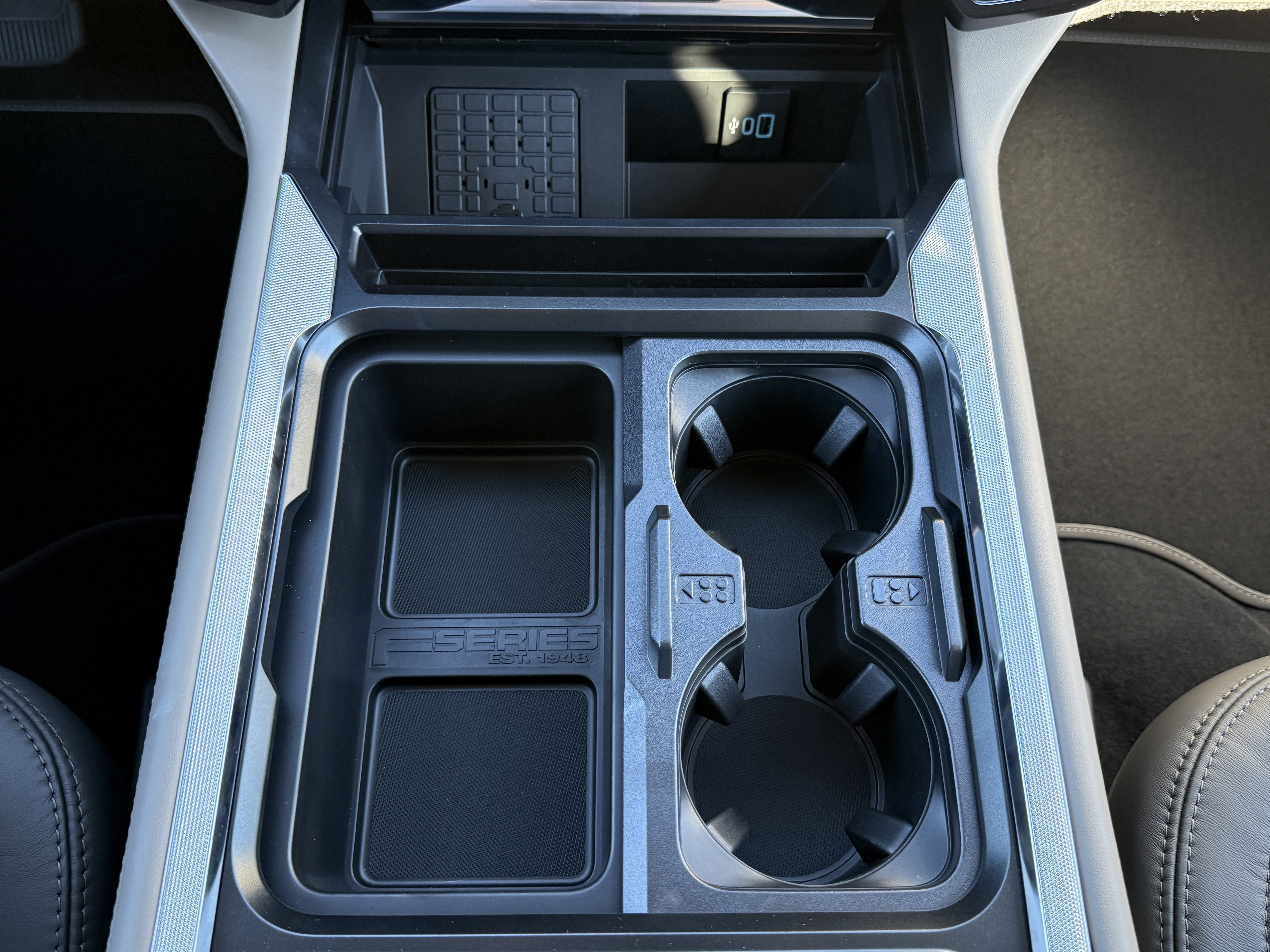 2027 Ford Super Duty F-350 SRW Platinum