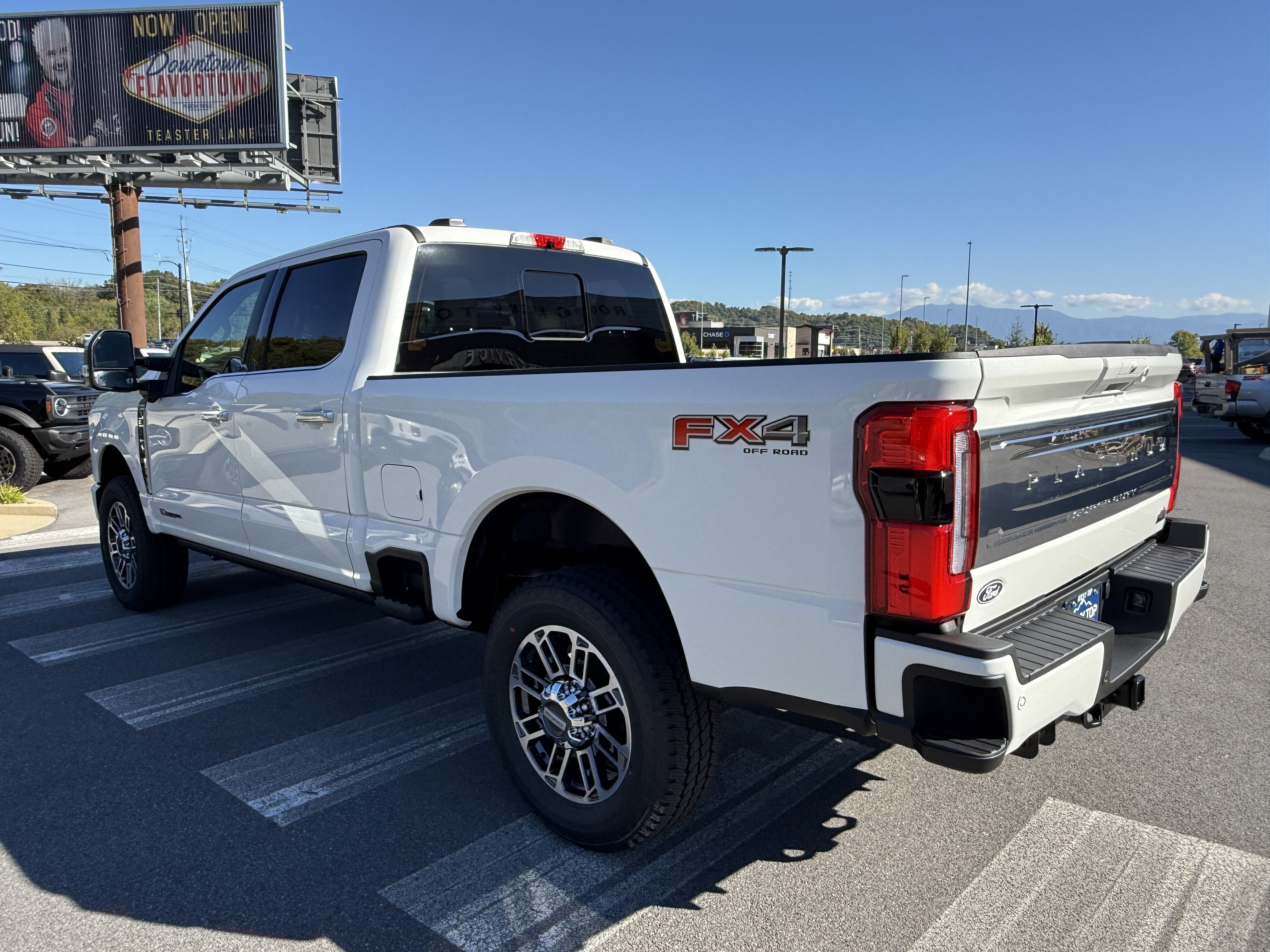 2027 Ford Super Duty F-350 SRW Platinum