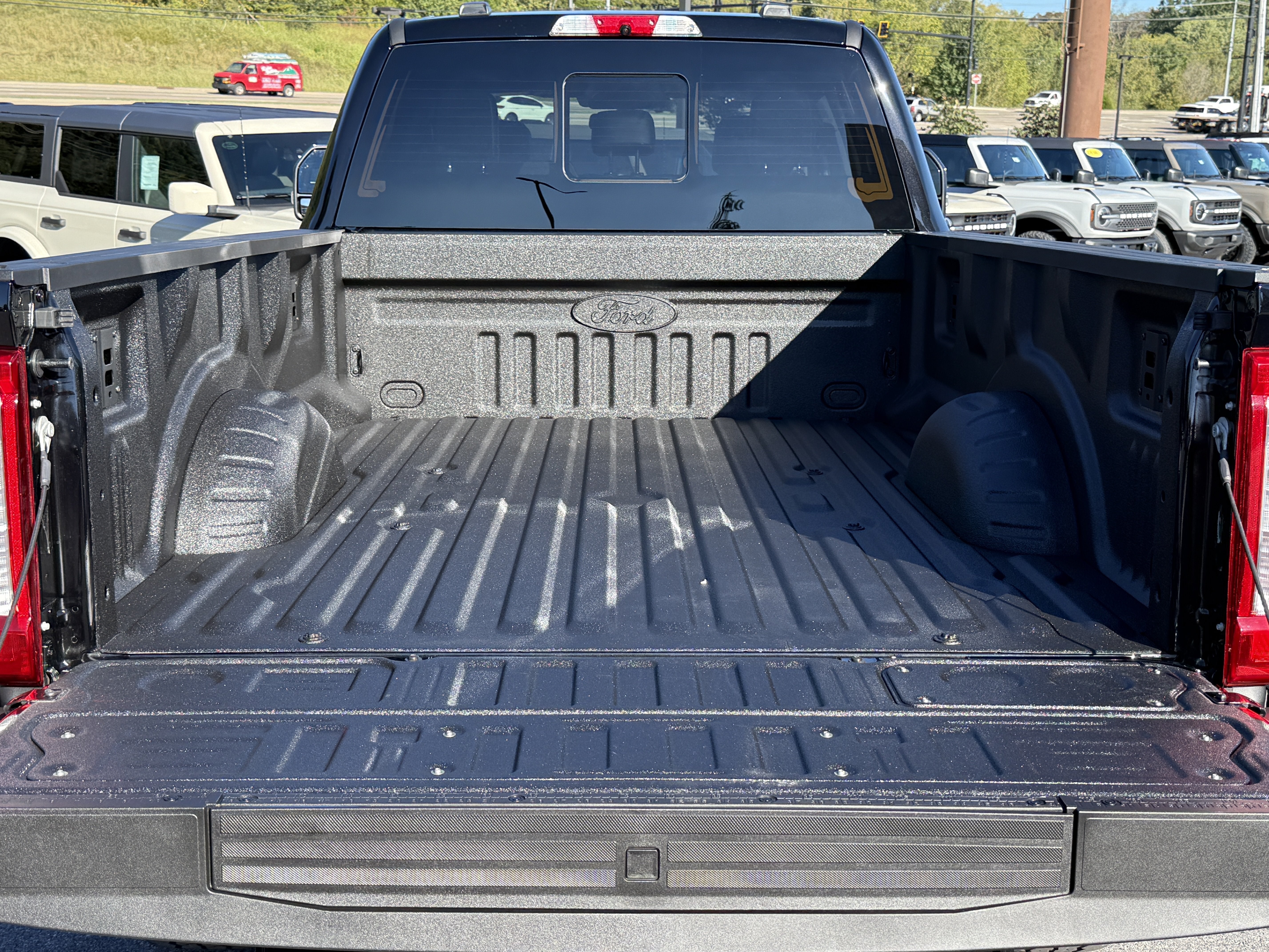 2027 Ford Super Duty F-350 SRW LARIAT