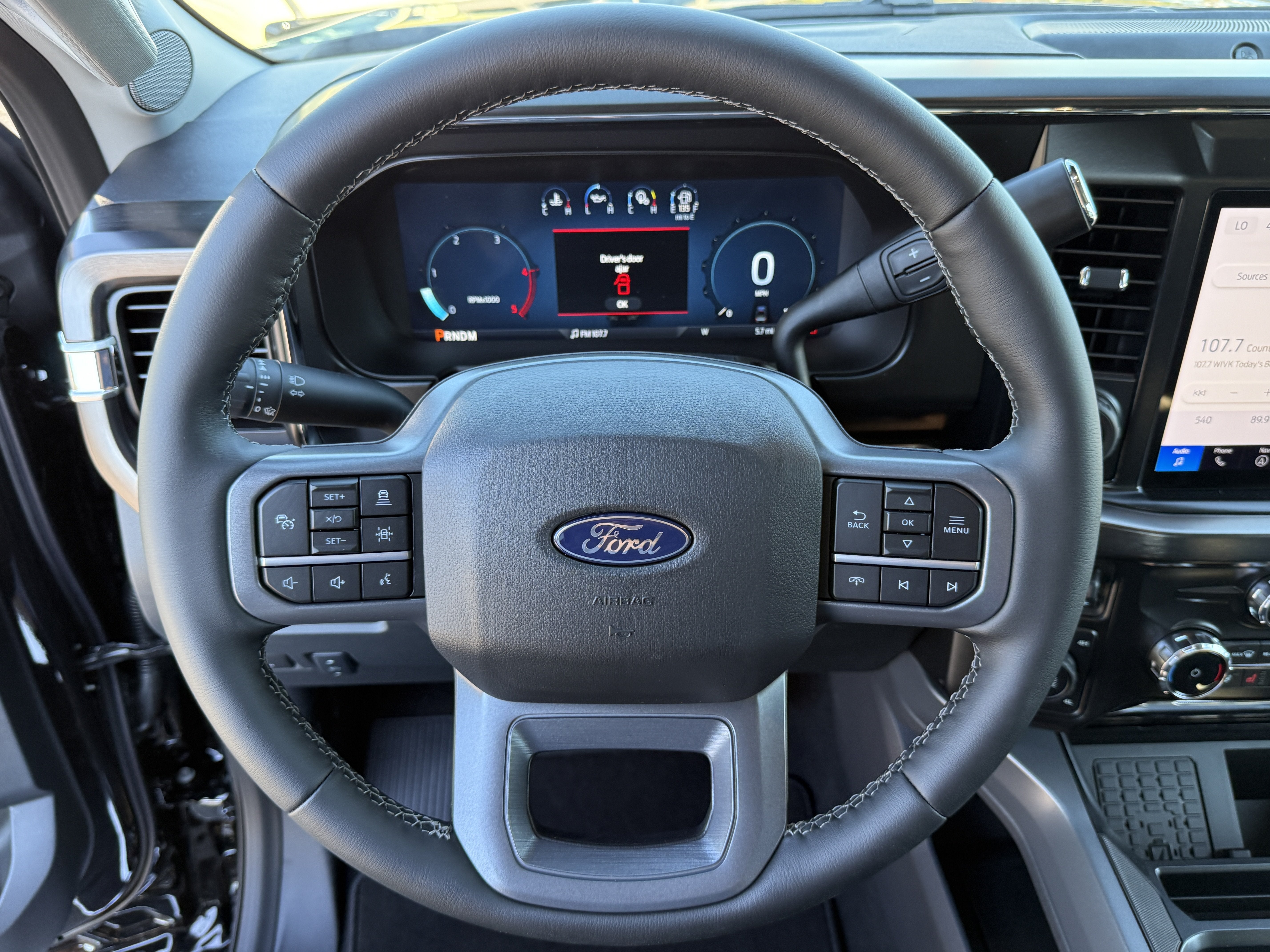 2027 Ford Super Duty F-350 SRW LARIAT