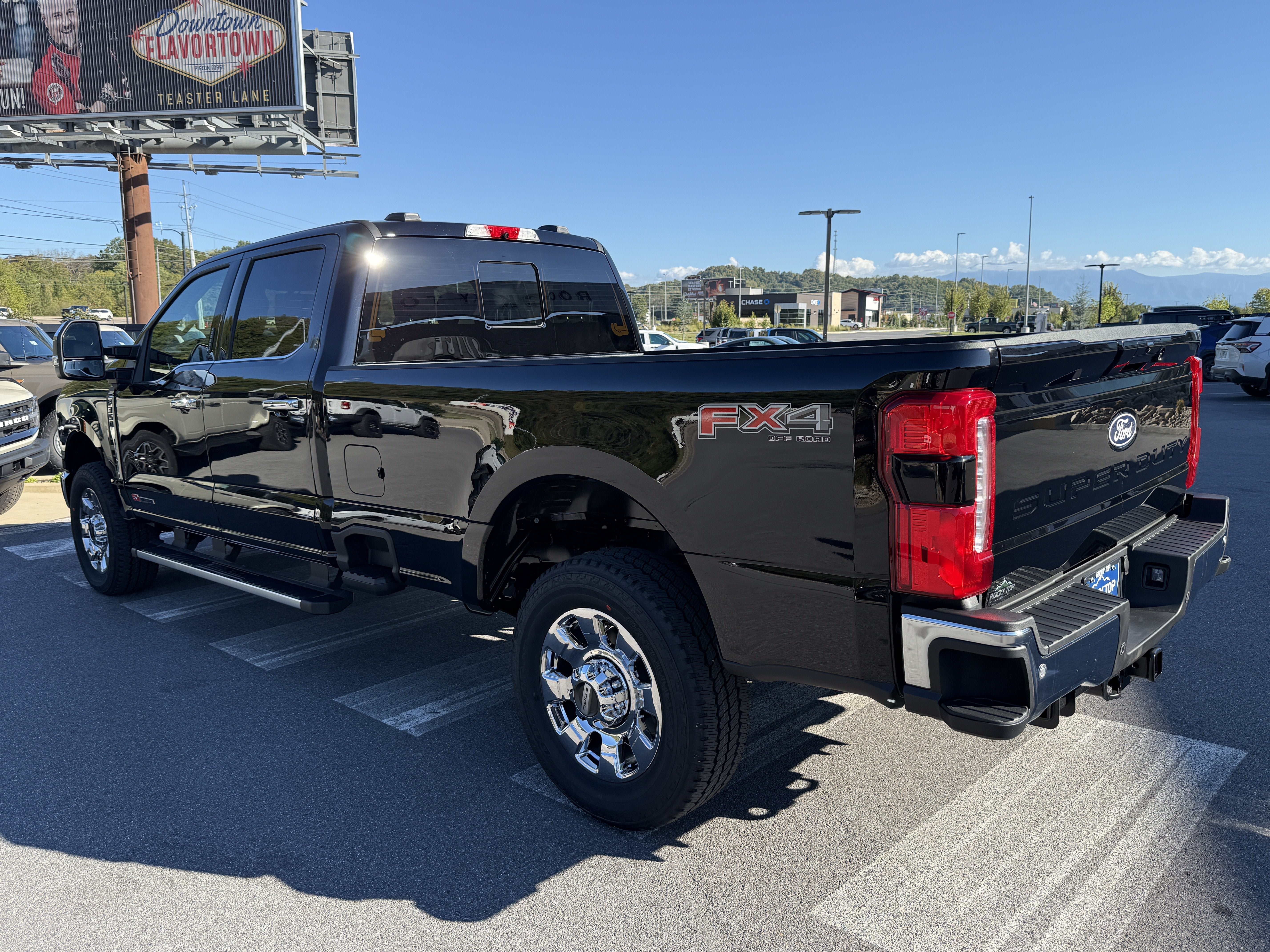 2027 Ford Super Duty F-350 SRW LARIAT