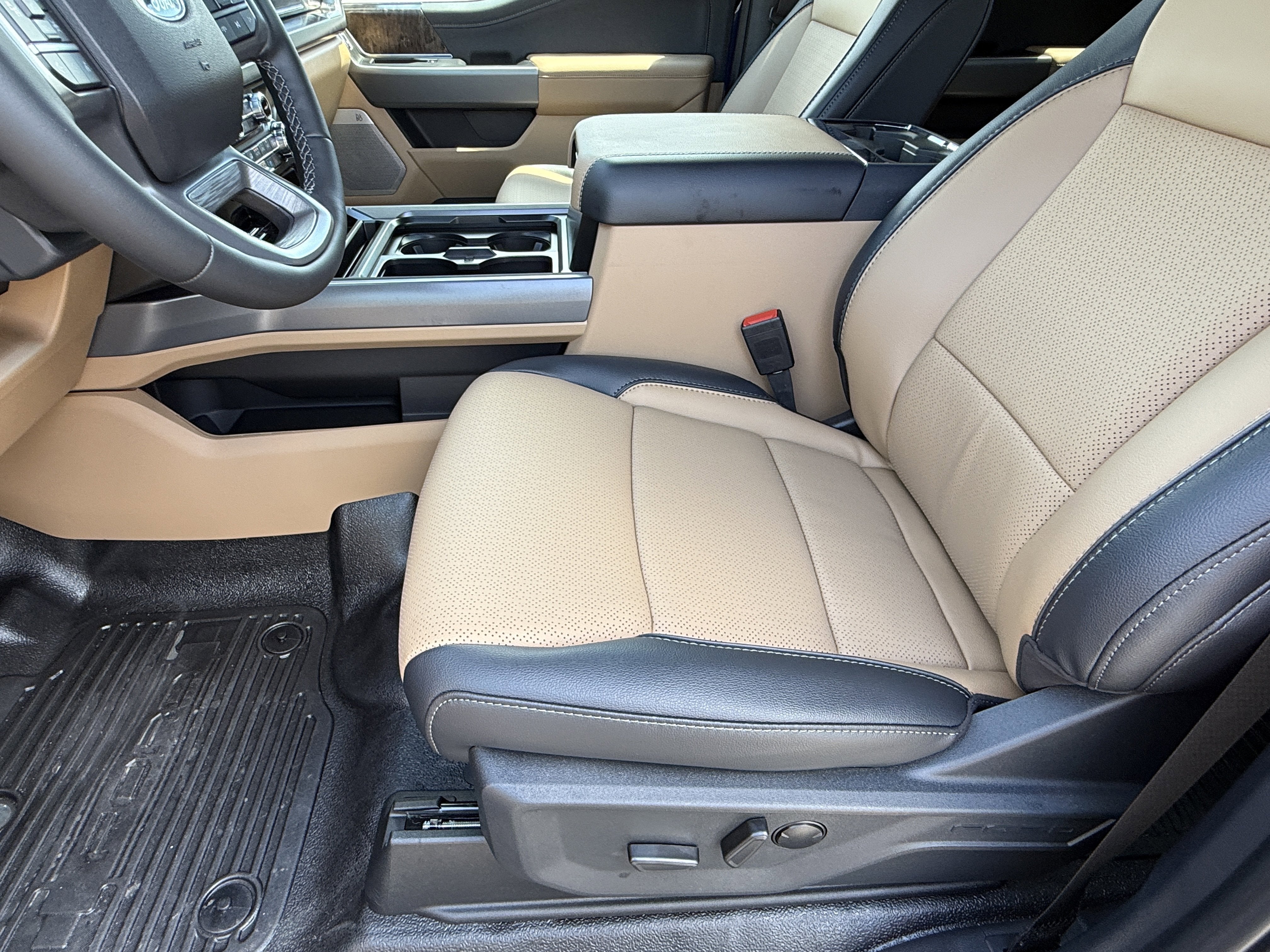 2026 Ford Super Duty F-350 SRW LARIAT
