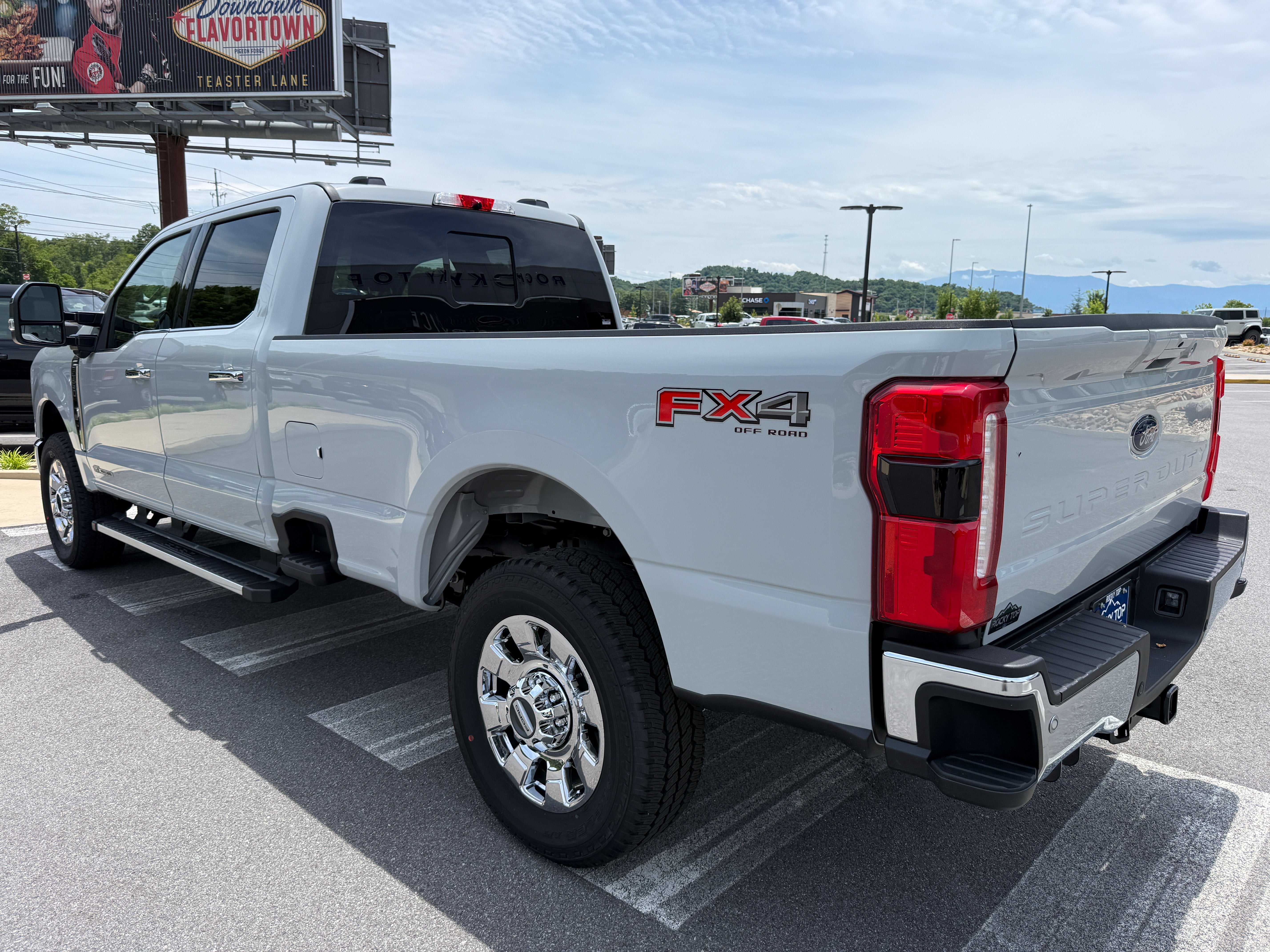 2026 Ford Super Duty F-350 SRW LARIAT