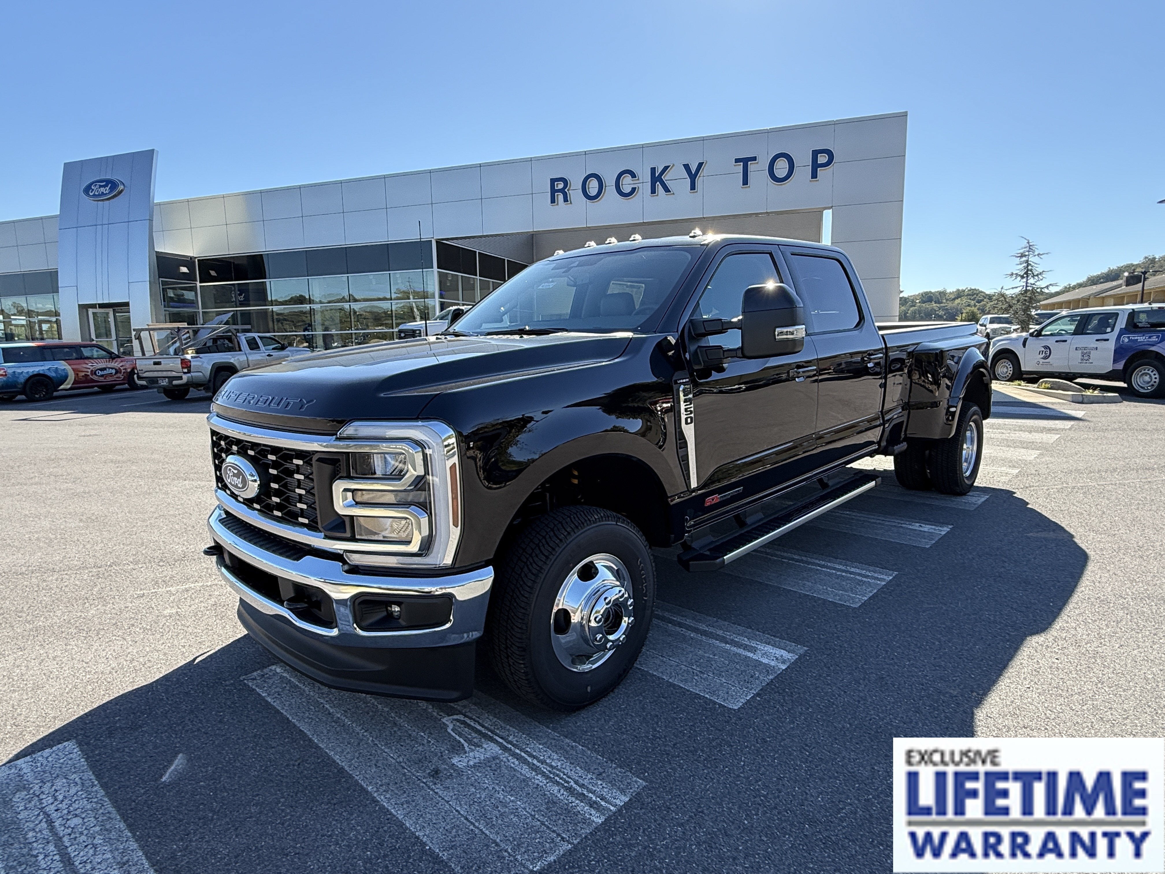2027 Ford Super Duty F-350 DRW LARIAT