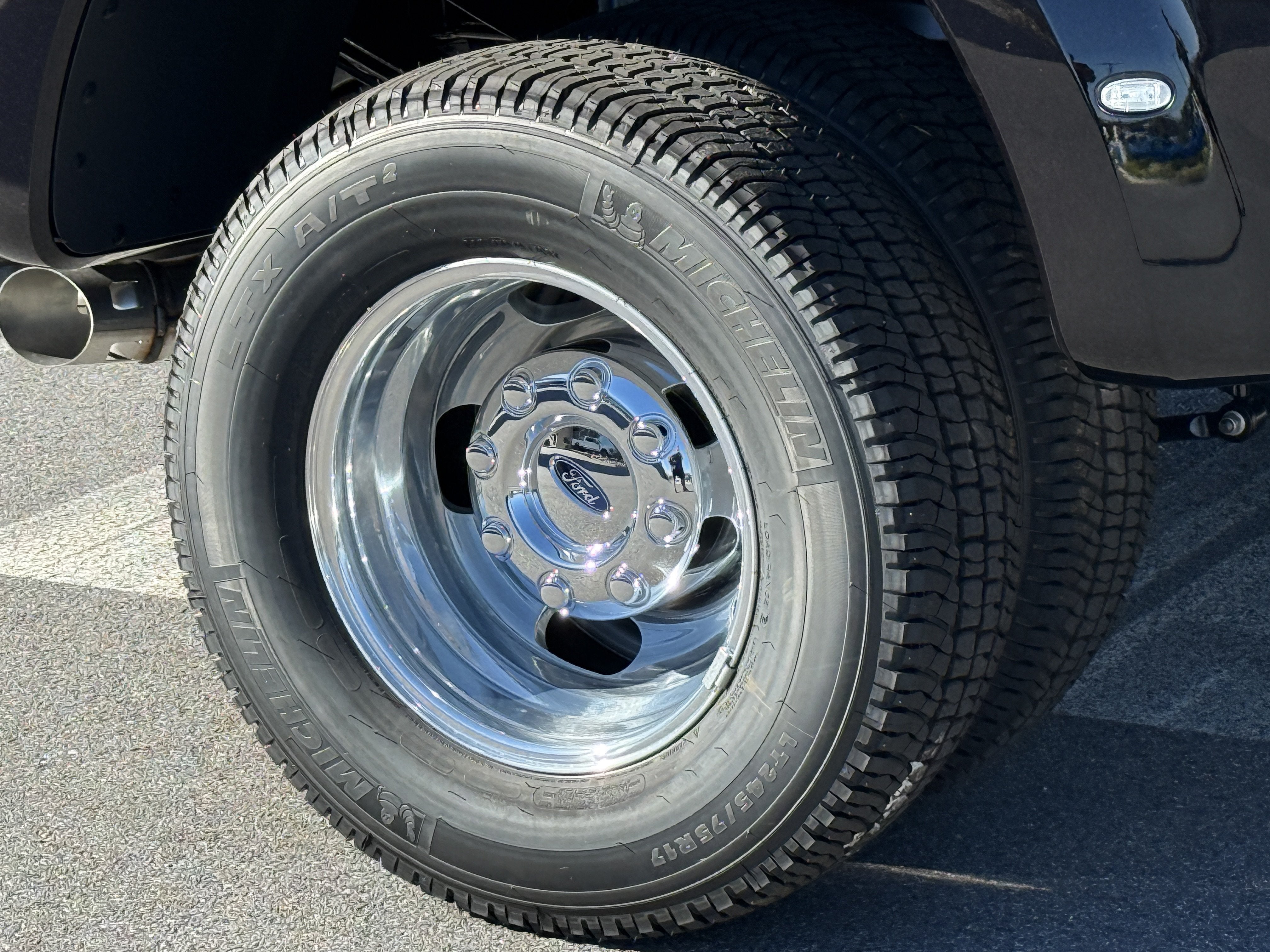 2027 Ford Super Duty F-350 DRW LARIAT