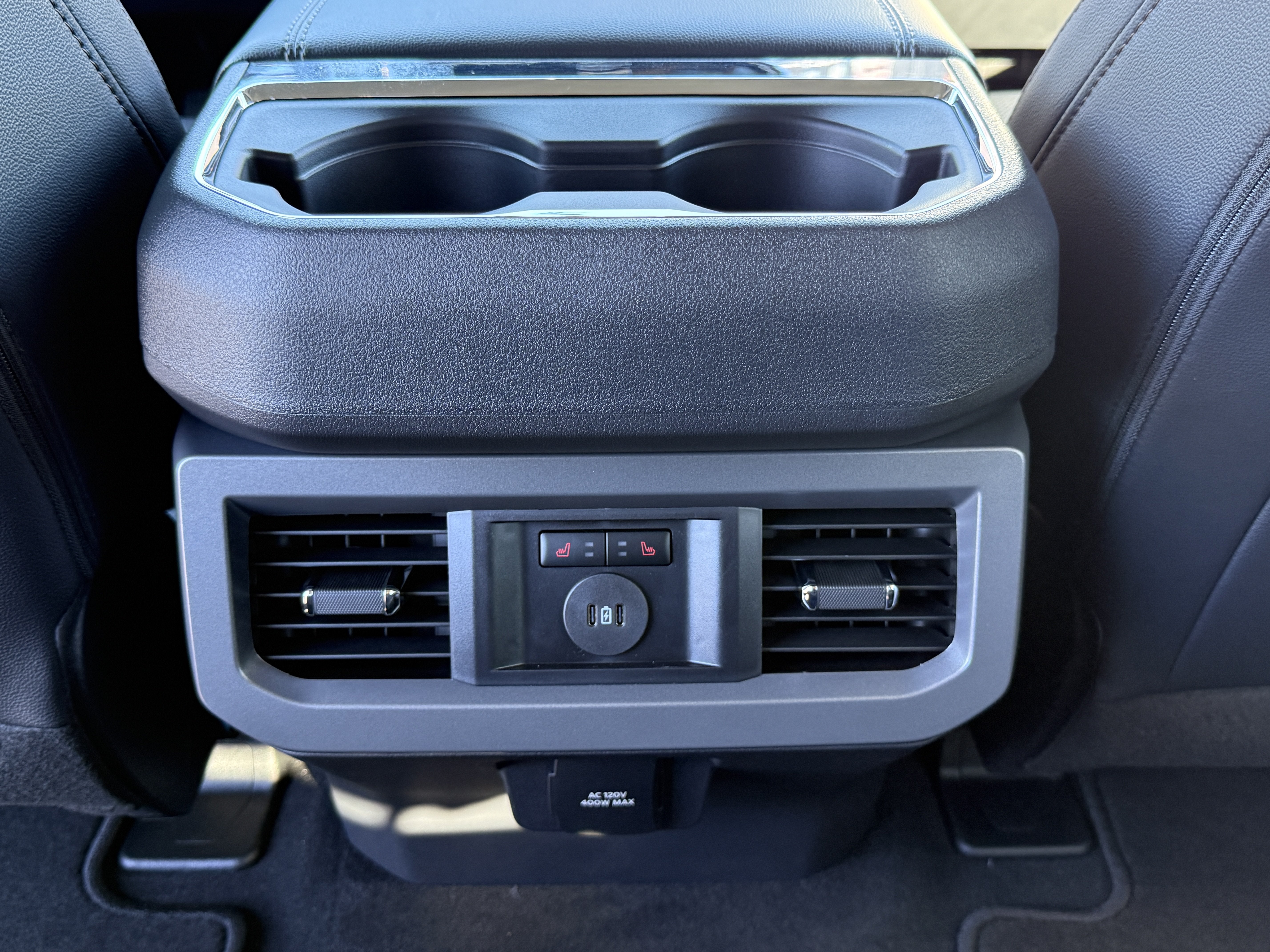2027 Ford Super Duty F-350 DRW LARIAT