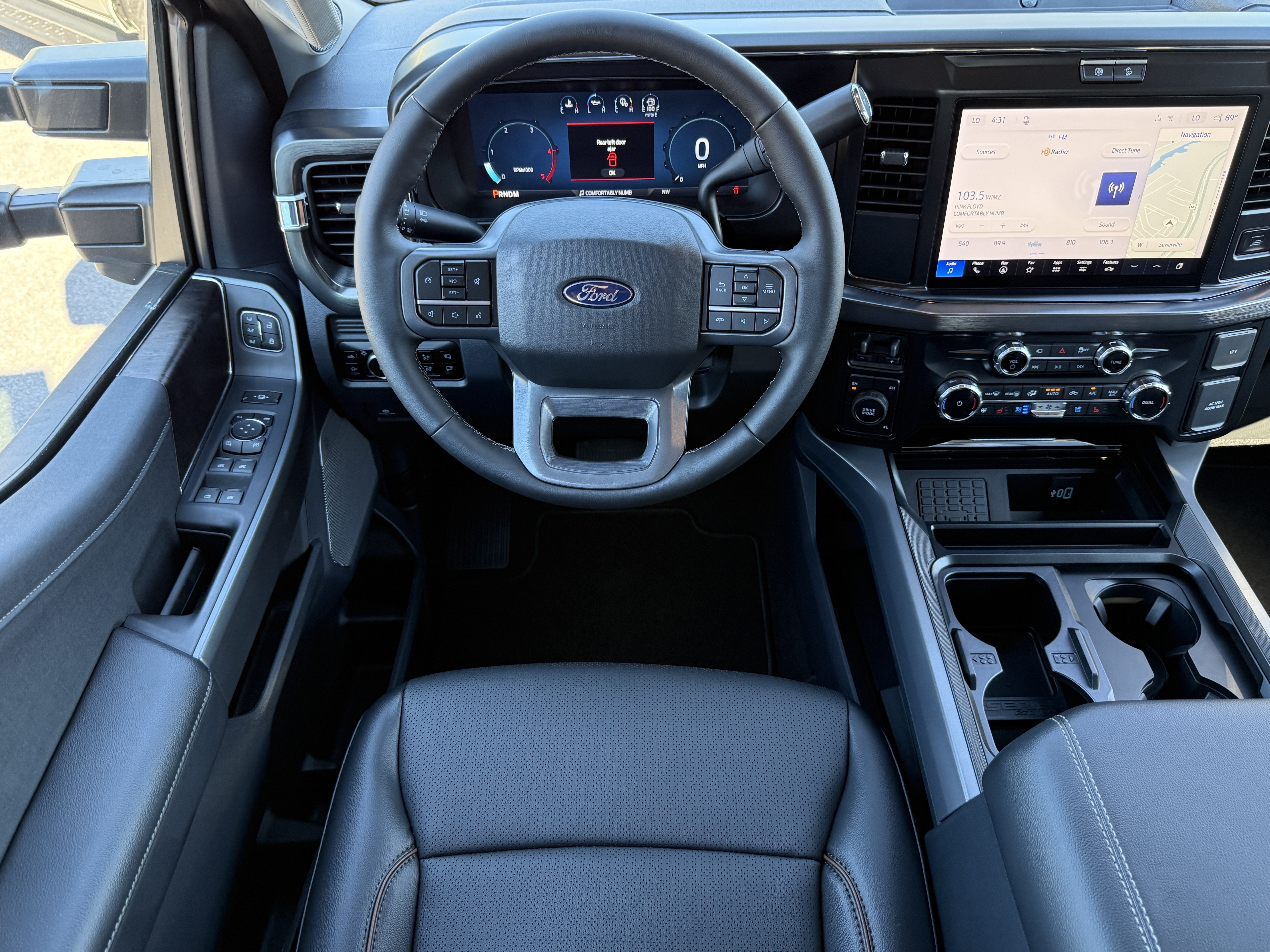 2027 Ford Super Duty F-350 DRW LARIAT