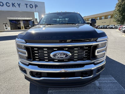 2027 Ford Super Duty F-350 DRW LARIAT