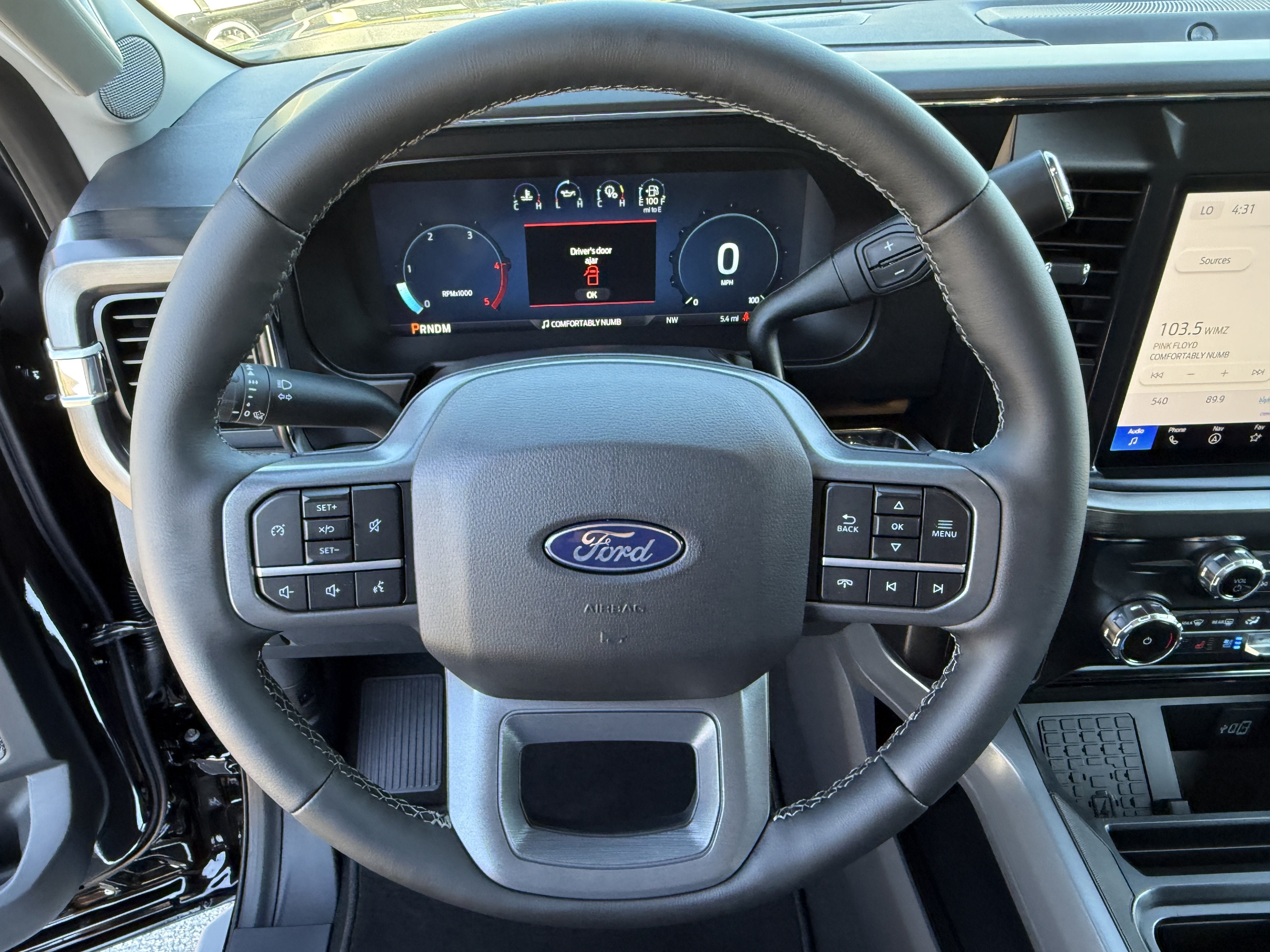 2027 Ford Super Duty F-350 DRW LARIAT