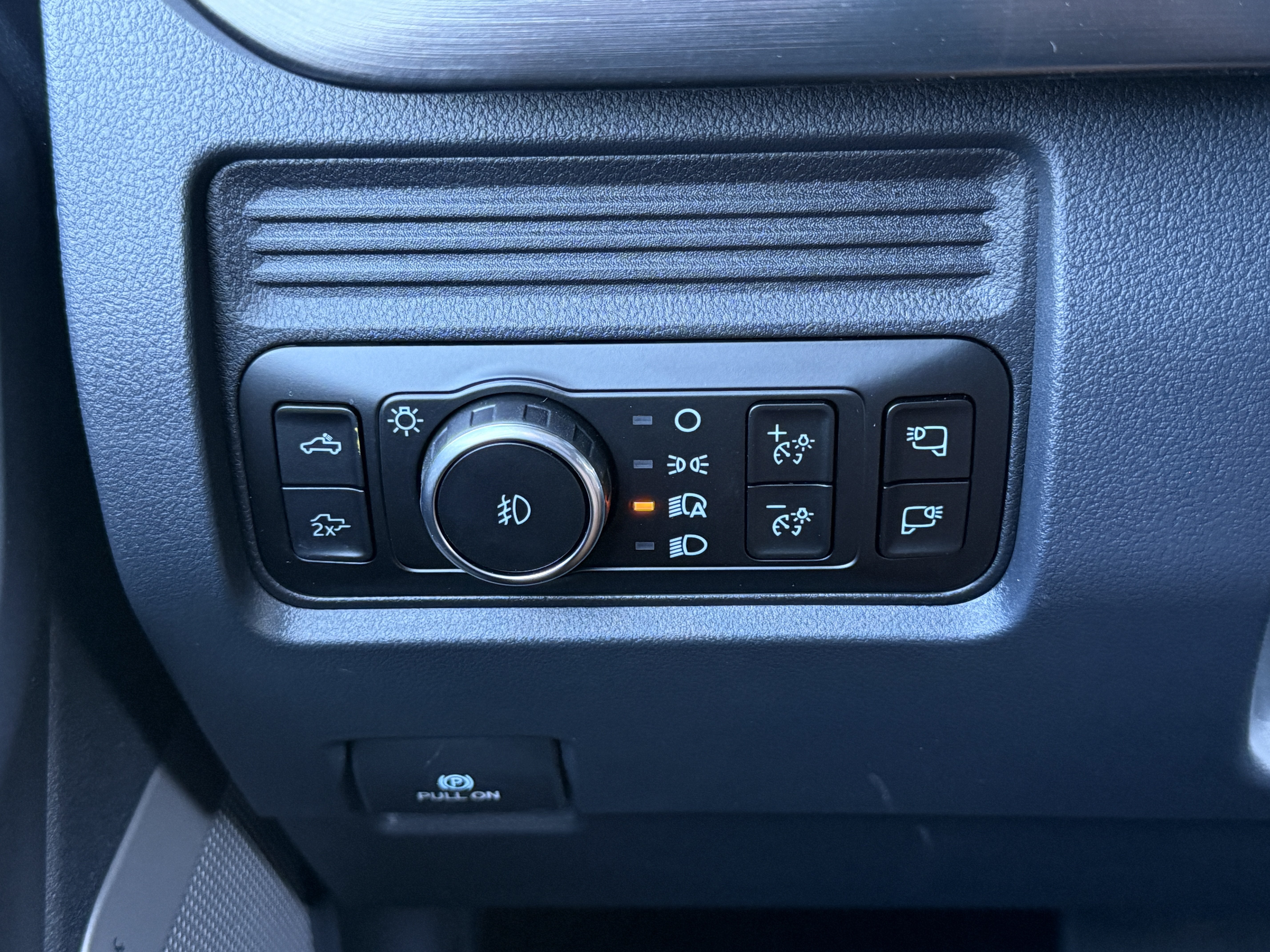 2027 Ford Super Duty F-350 DRW LARIAT