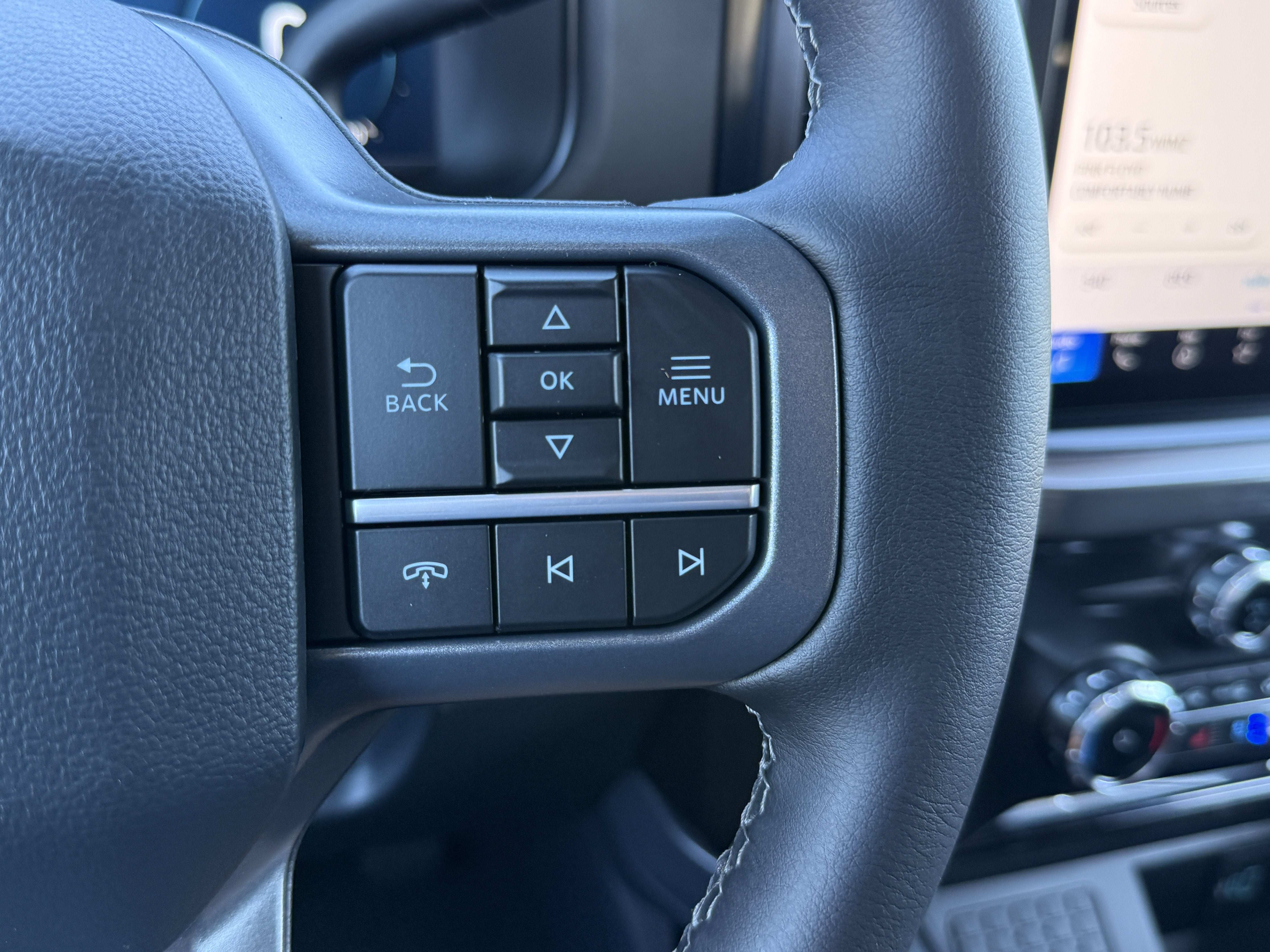 2027 Ford Super Duty F-350 DRW LARIAT