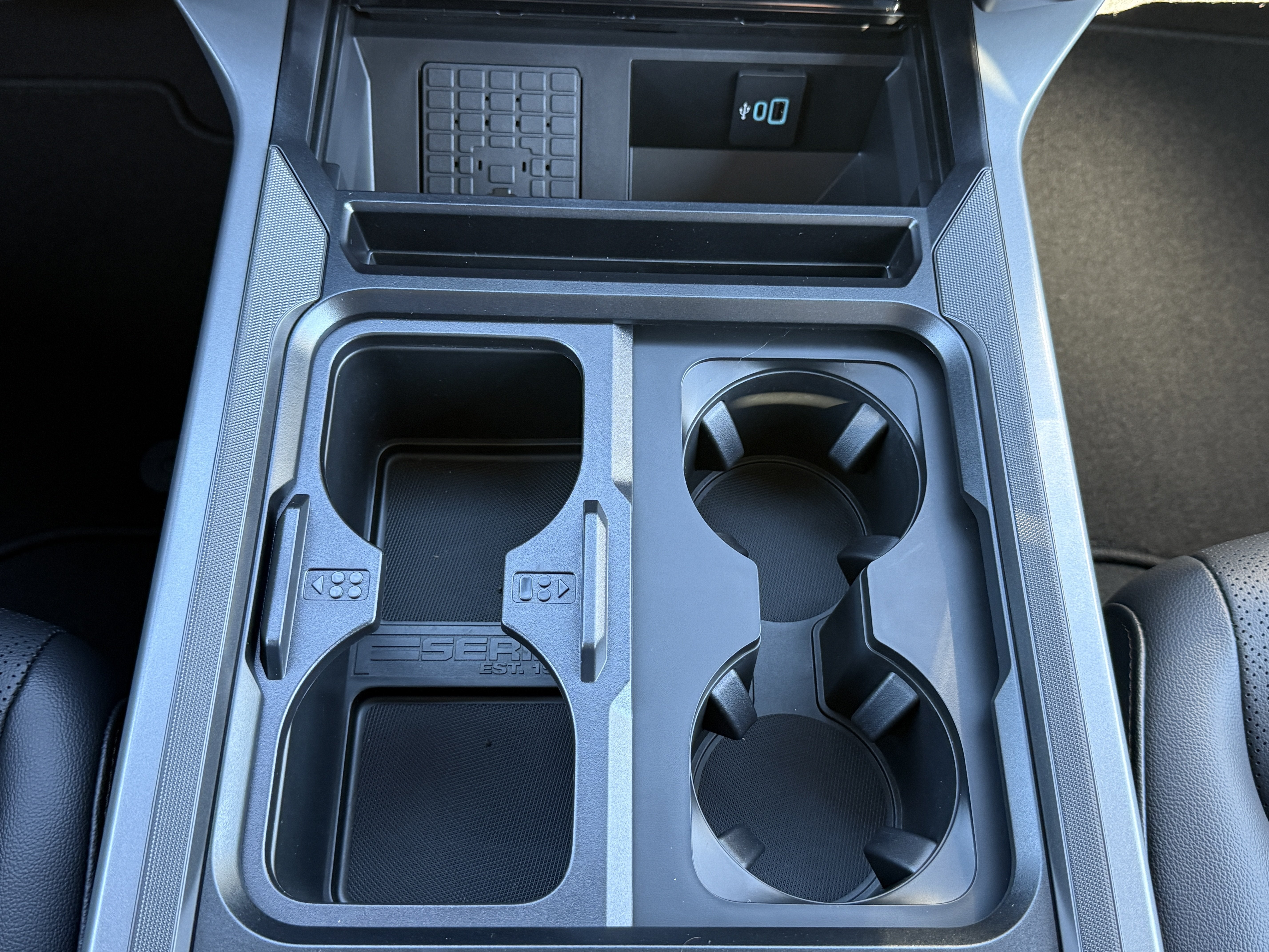 2027 Ford Super Duty F-350 DRW LARIAT