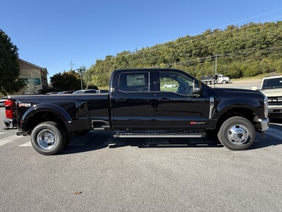 2027 Ford Super Duty F-350 DRW LARIAT